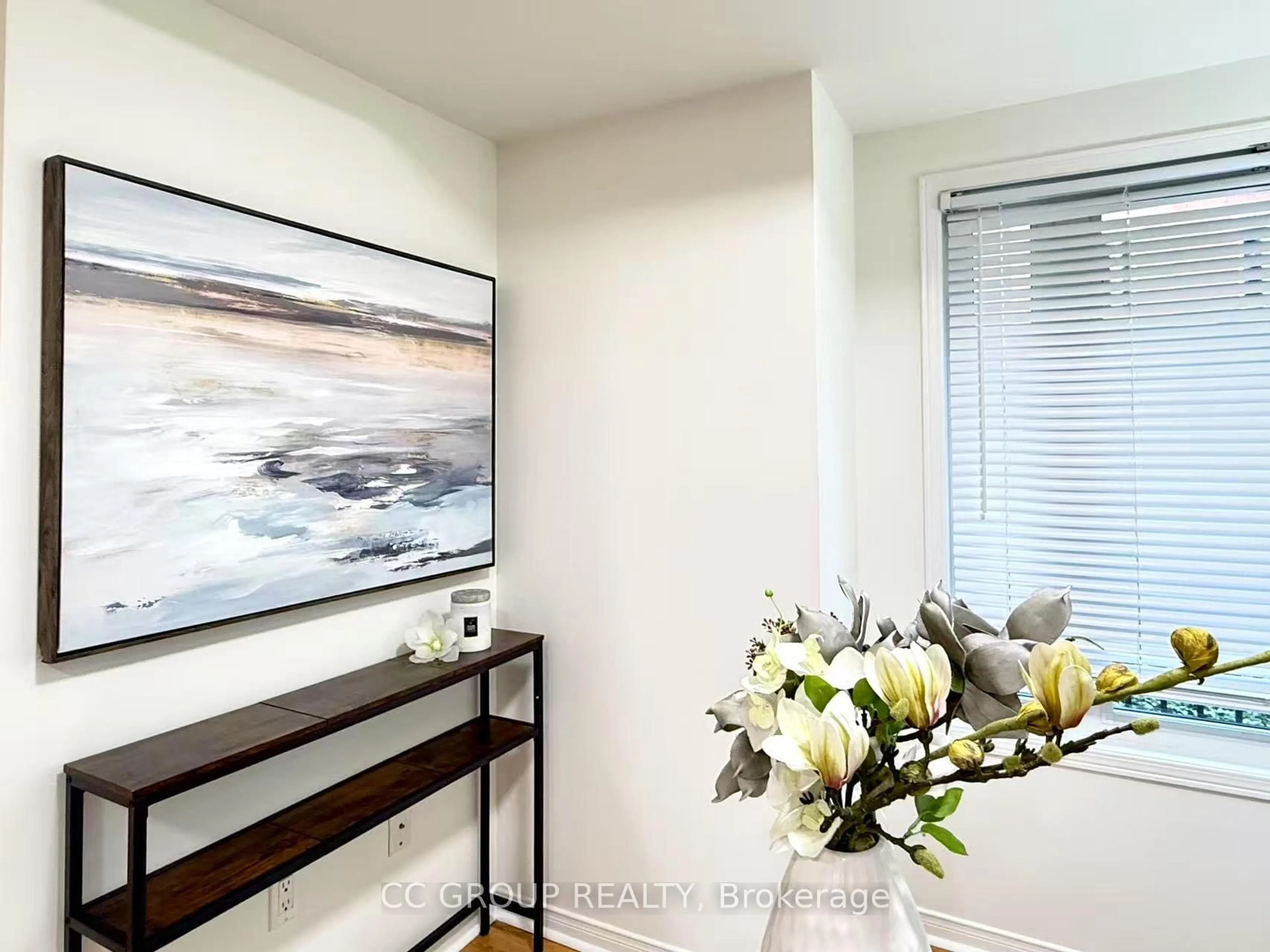 Indoor entryway for 312 John St #359, Markham Ontario L3T 0A7
