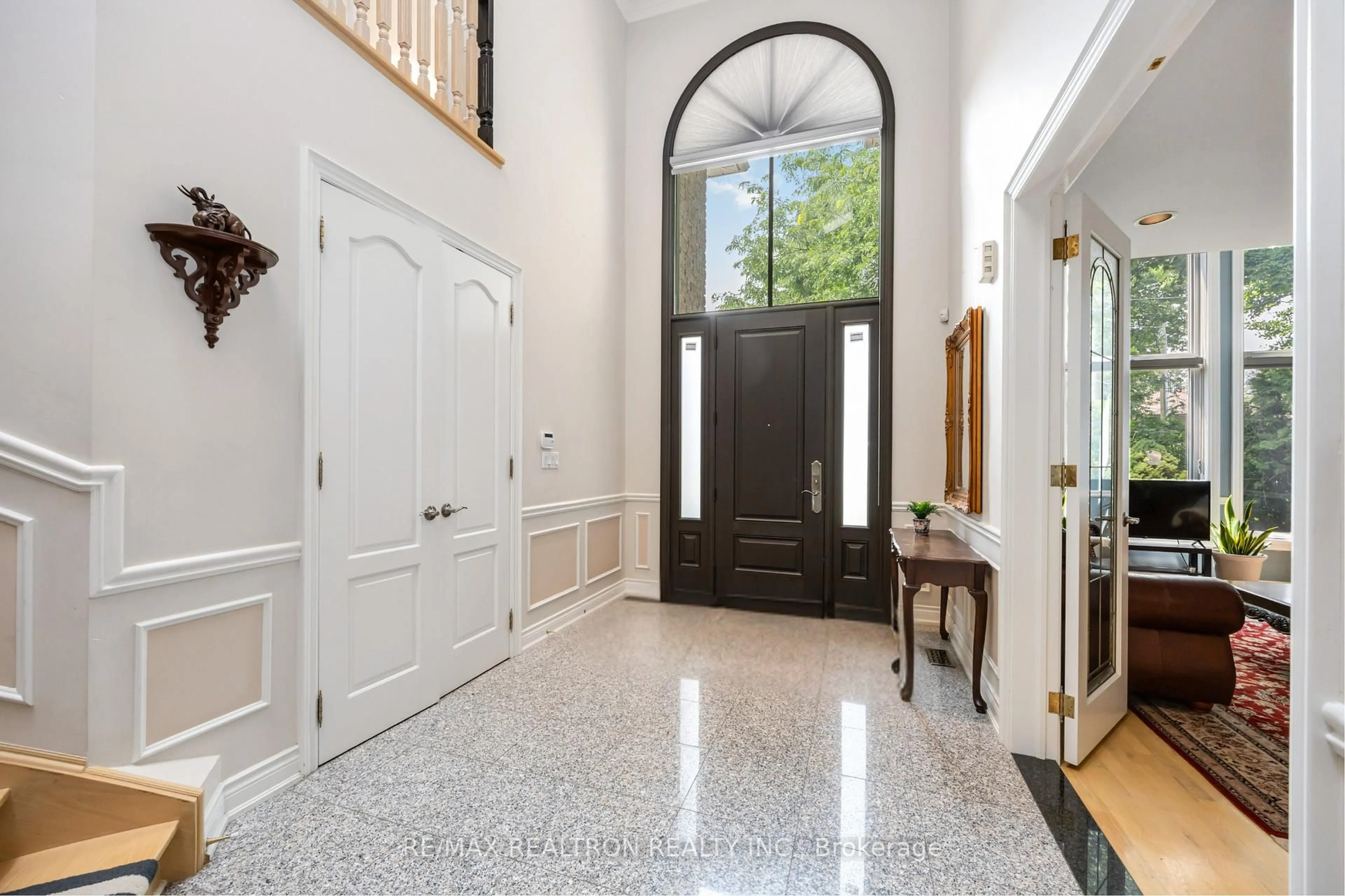 Indoor foyer for 77 Sprucewood Dr, Markham Ontario L3T 2P9