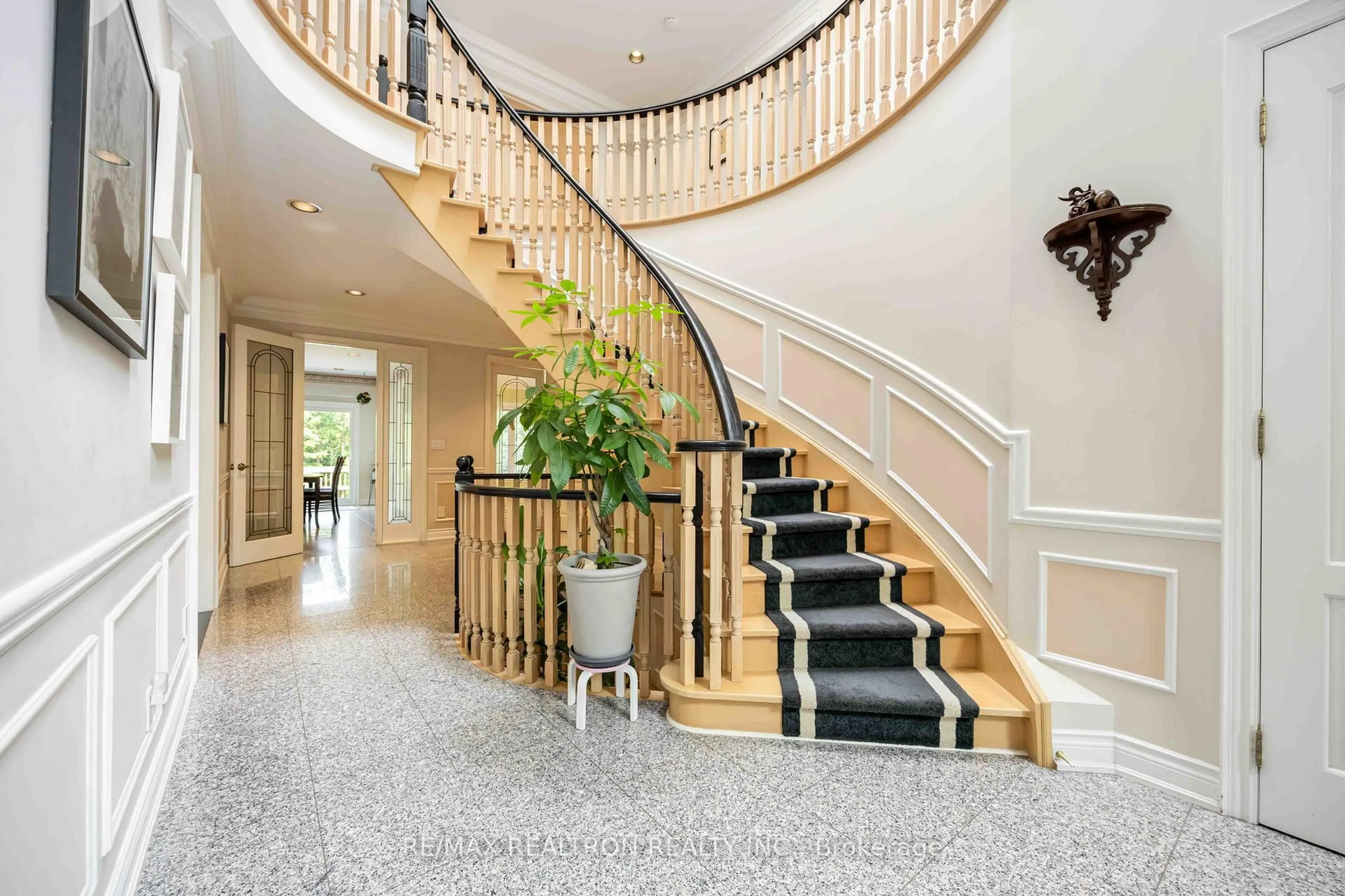 Indoor foyer for 77 Sprucewood Dr, Markham Ontario L3T 2P9