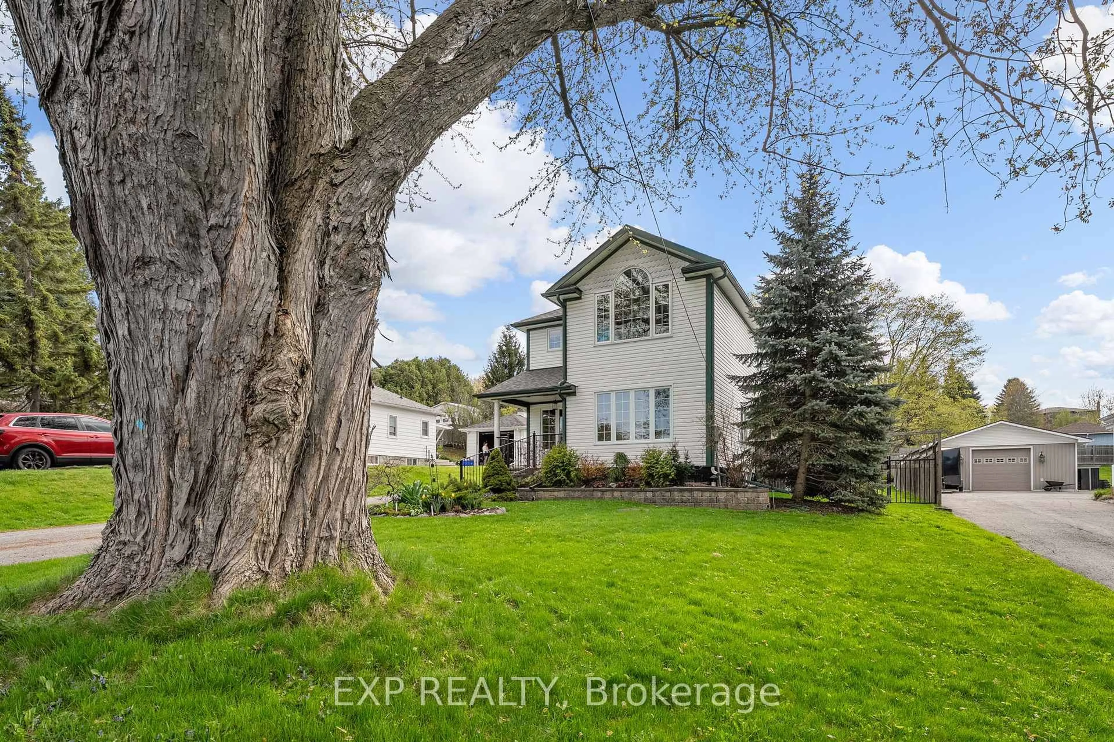 A pic from outside/outdoor area/front of a property/back of a property/a pic from drone, water/lake/river/ocean view for 19302 Holland Landing Rd, East Gwillimbury Ontario L9N 1M8