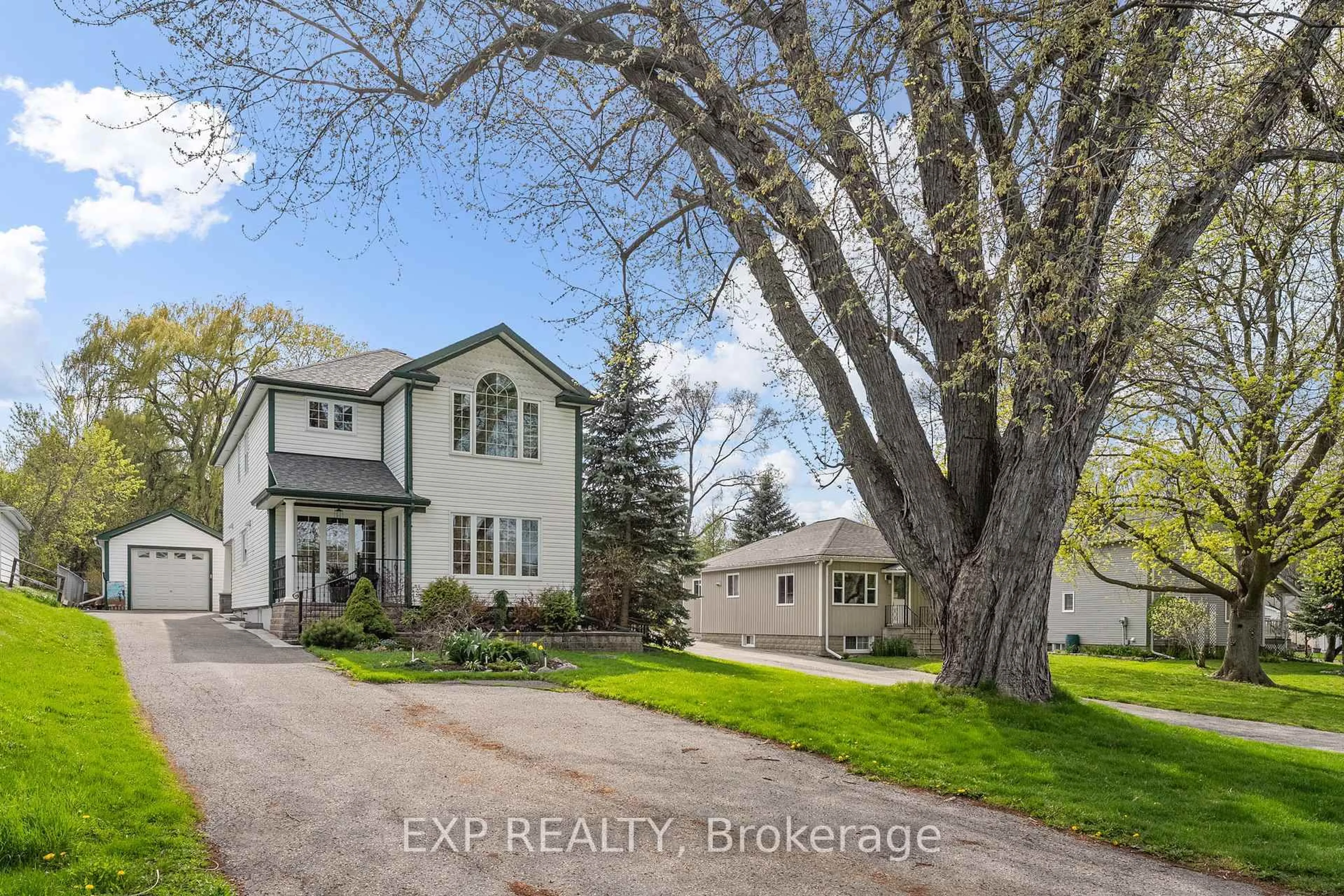 A pic from outside/outdoor area/front of a property/back of a property/a pic from drone, street for 19302 Holland Landing Rd, East Gwillimbury Ontario L9N 1M8