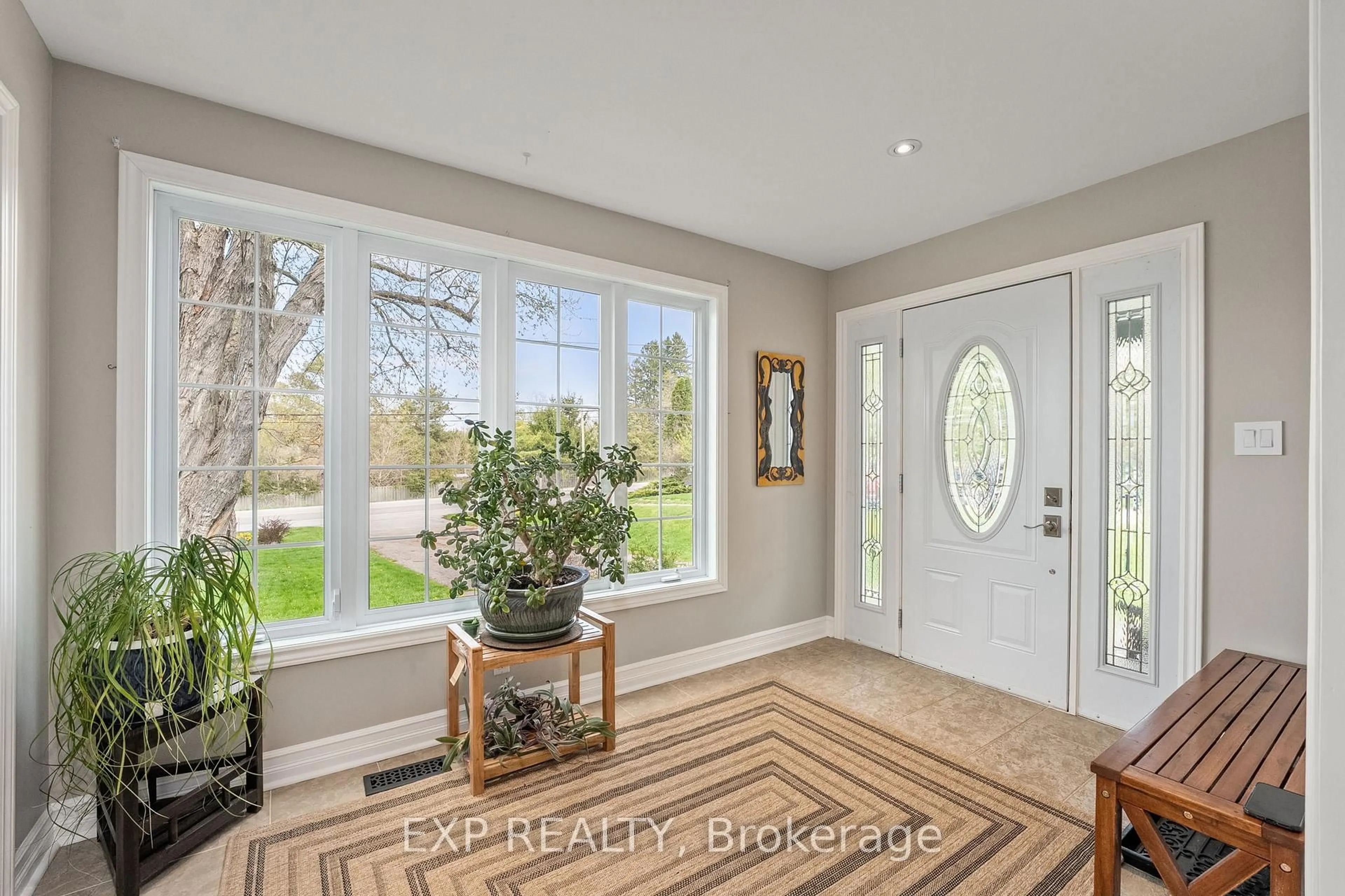 Indoor entryway for 19302 Holland Landing Rd, East Gwillimbury Ontario L9N 1M8