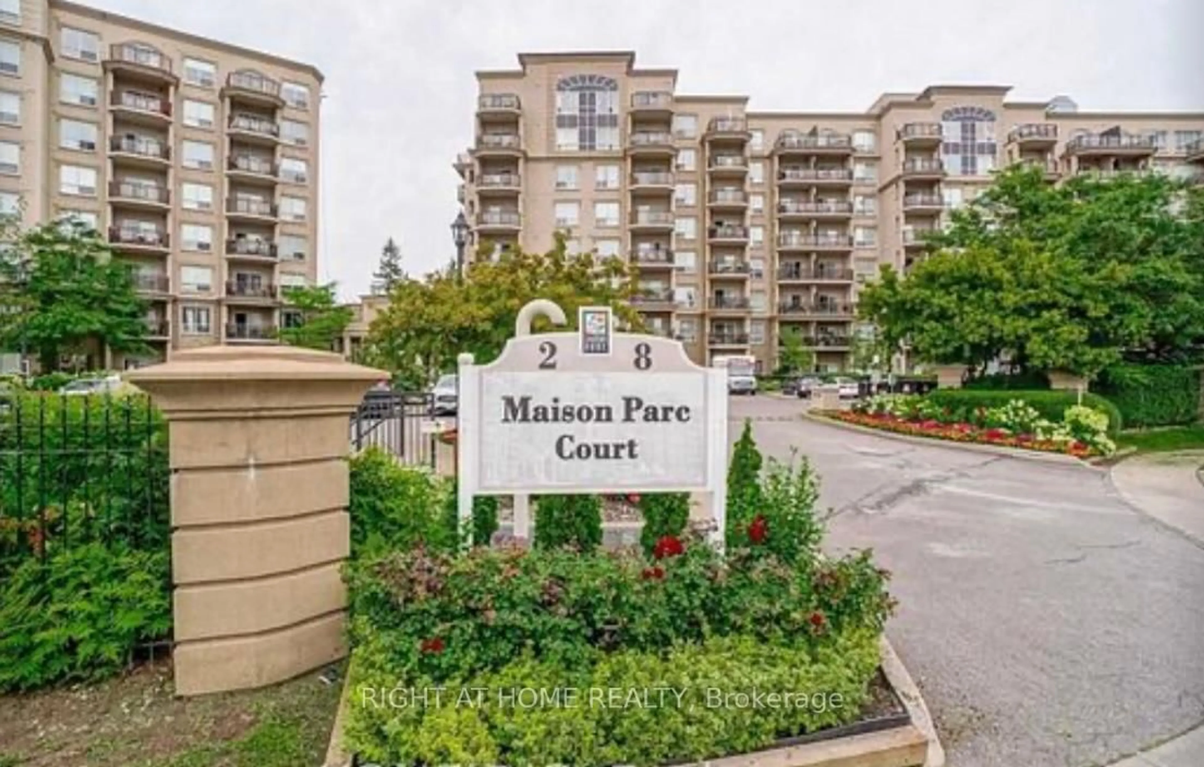 Indoor foyer for 8 Maison Parc Crt #118, Vaughan Ontario L4J 9K5