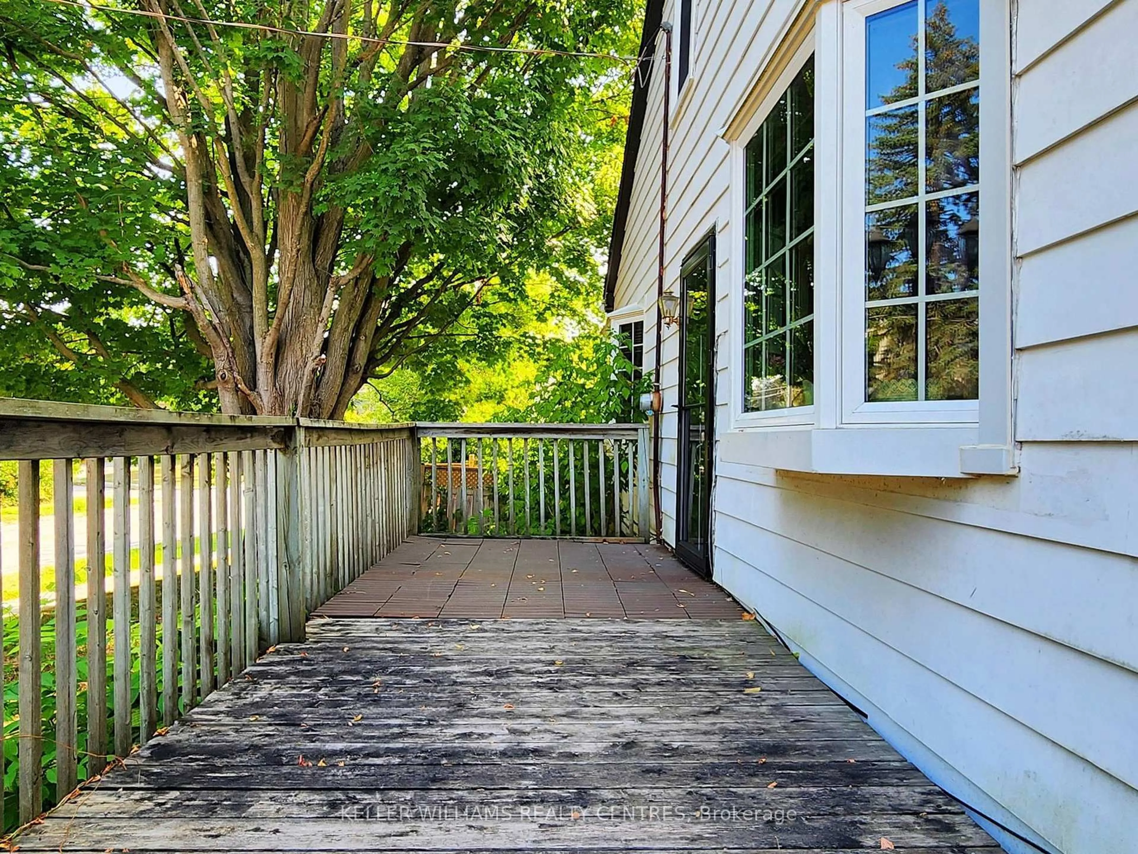 Patio, street for 758 Srigley St, Newmarket Ontario L3Y 1X5