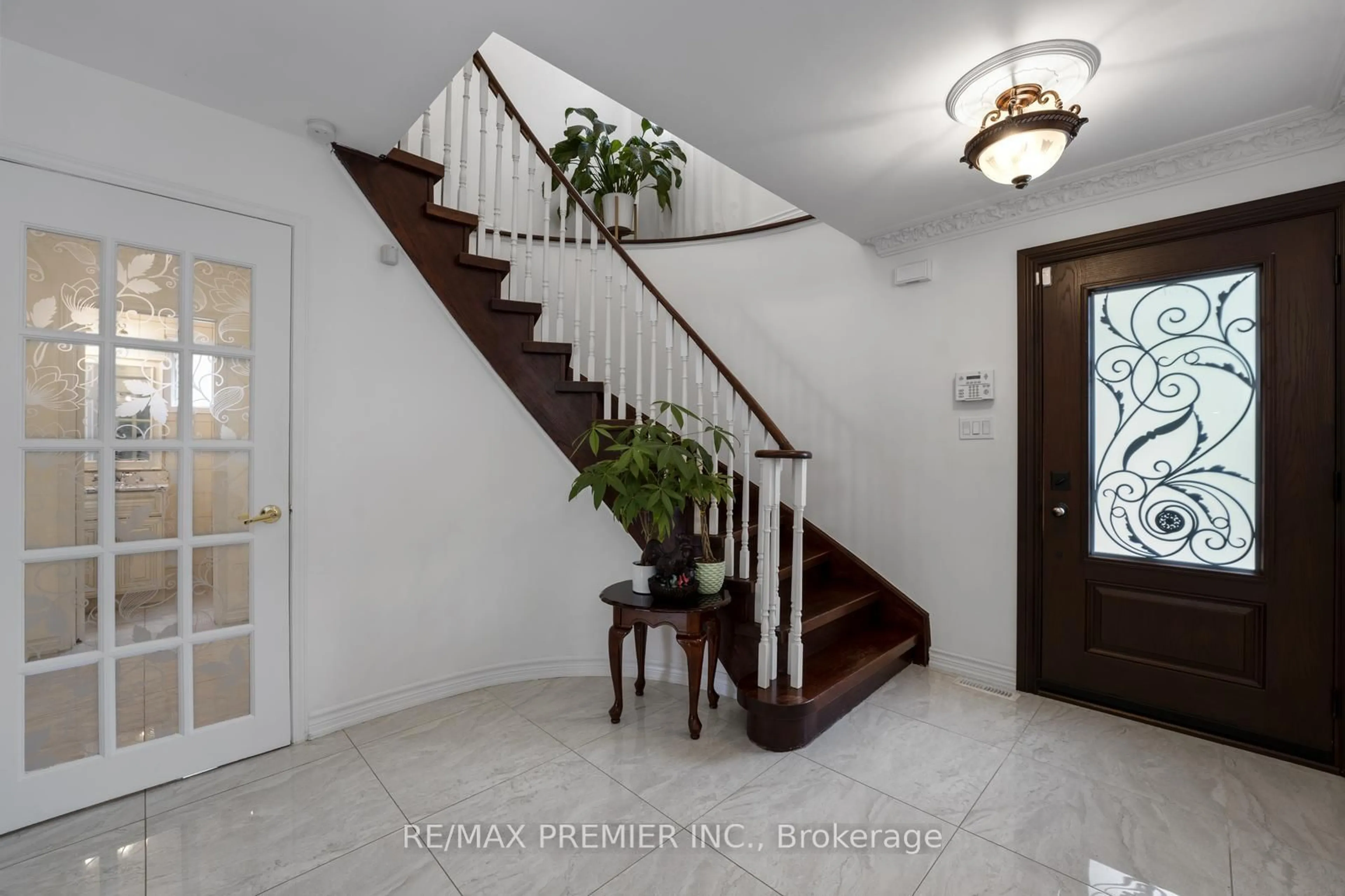 Indoor entryway for 127 O'Connor Cres, Richmond Hill Ontario L4C 7R7