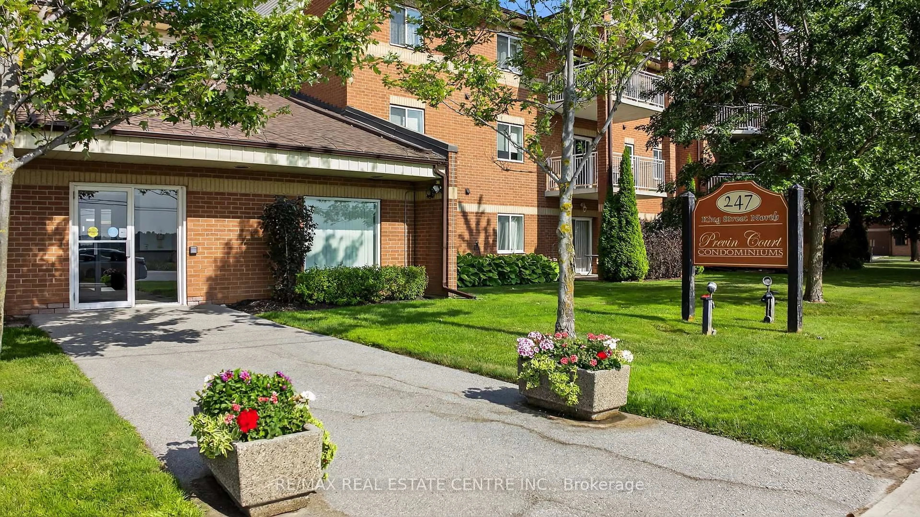 Patio, street for 247 King St #214, New Tecumseth Ontario L9R 1N4