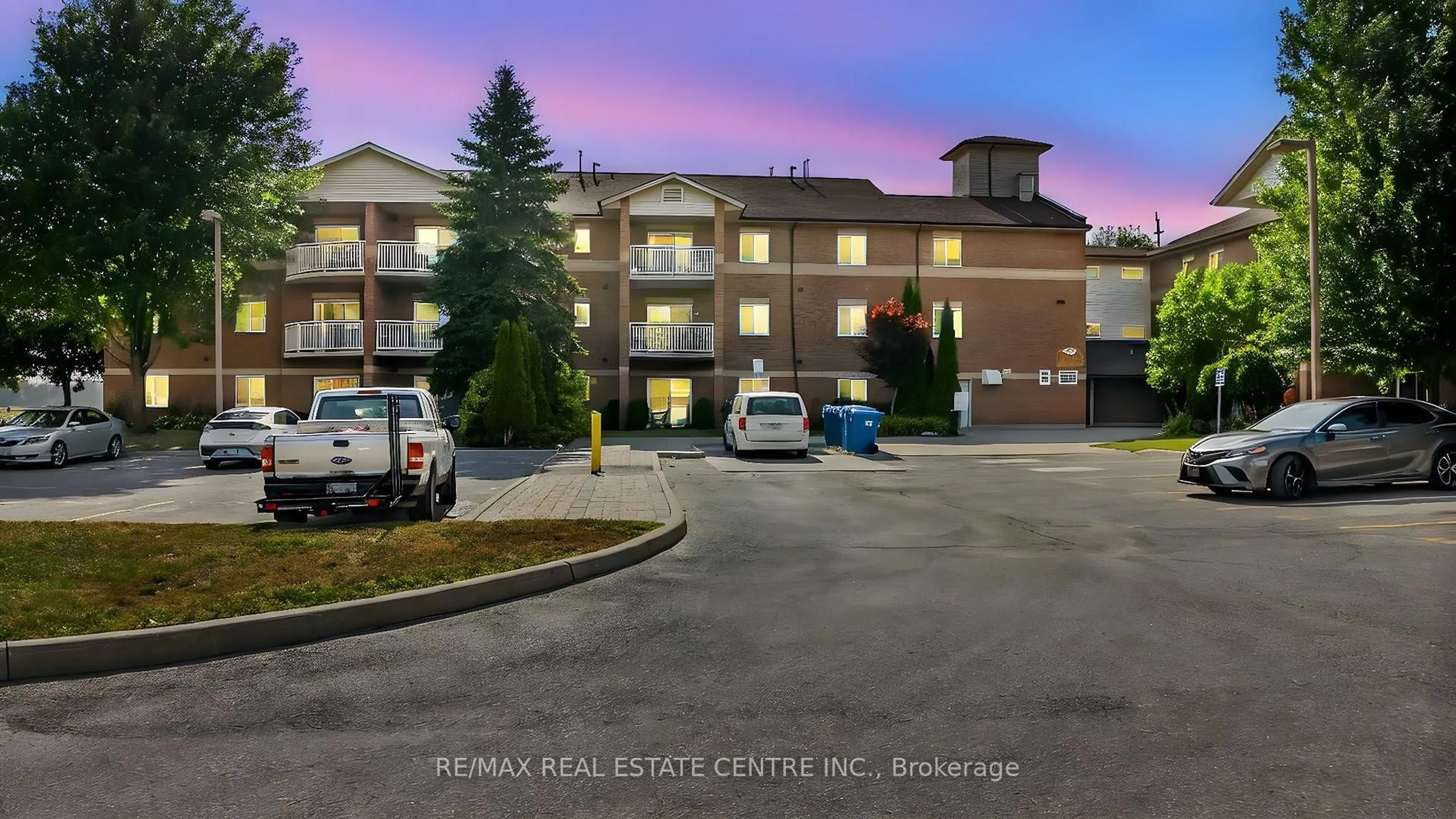 Patio, unknown for 247 King St #214, New Tecumseth Ontario L9R 1N4