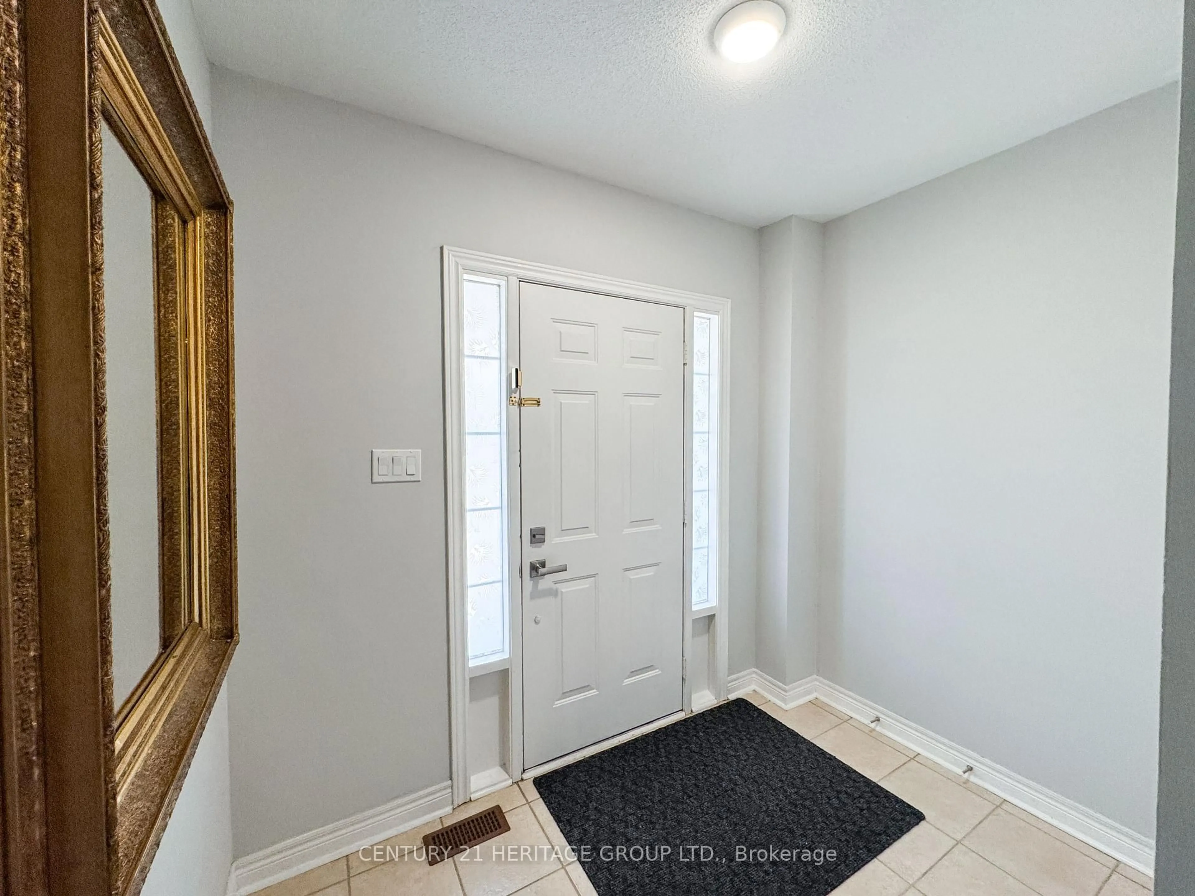 Indoor entryway for 47 Christephen Cres, Richmond Hill Ontario L4S 2S6