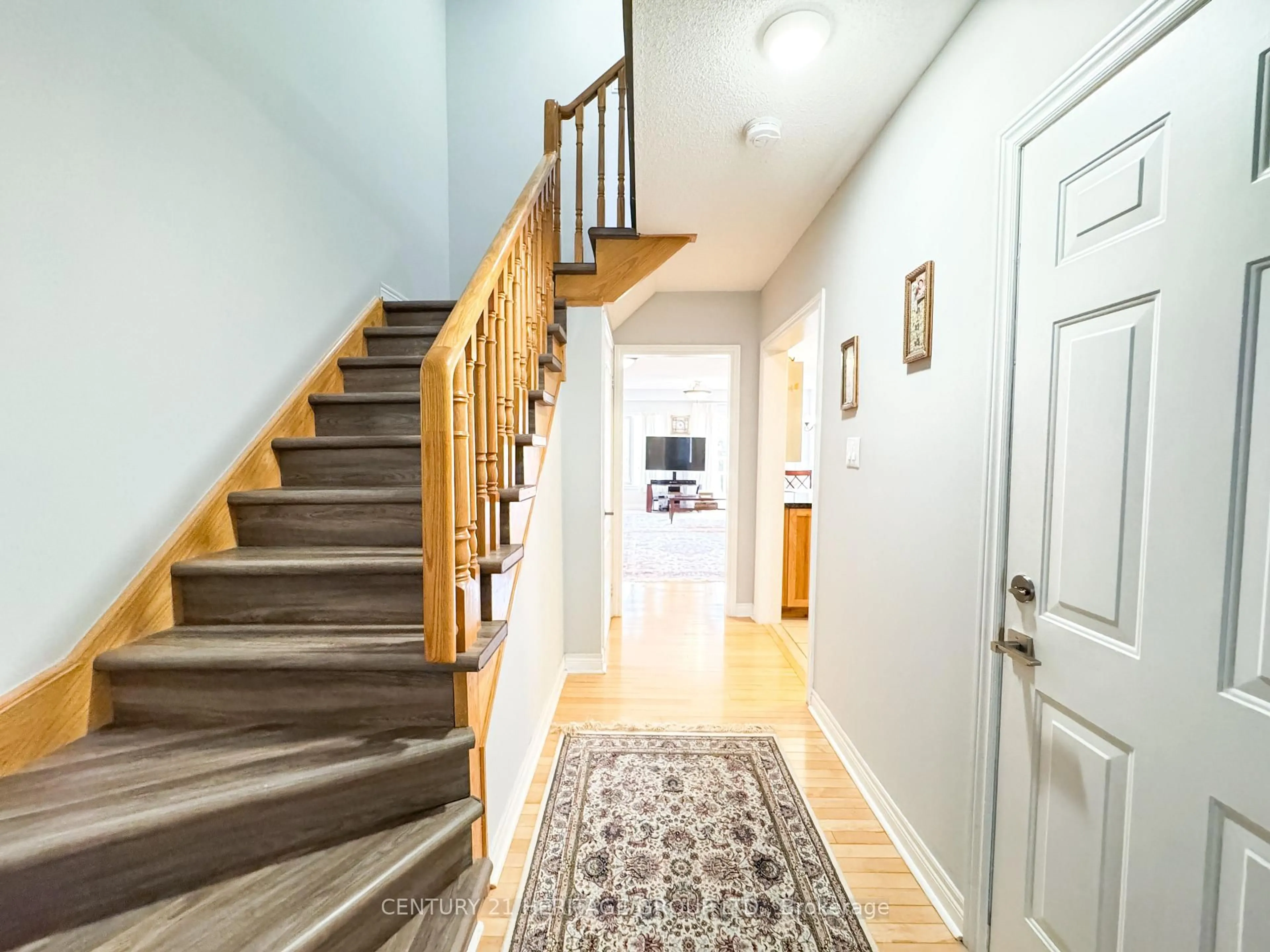Indoor entryway for 47 Christephen Cres, Richmond Hill Ontario L4S 2S6