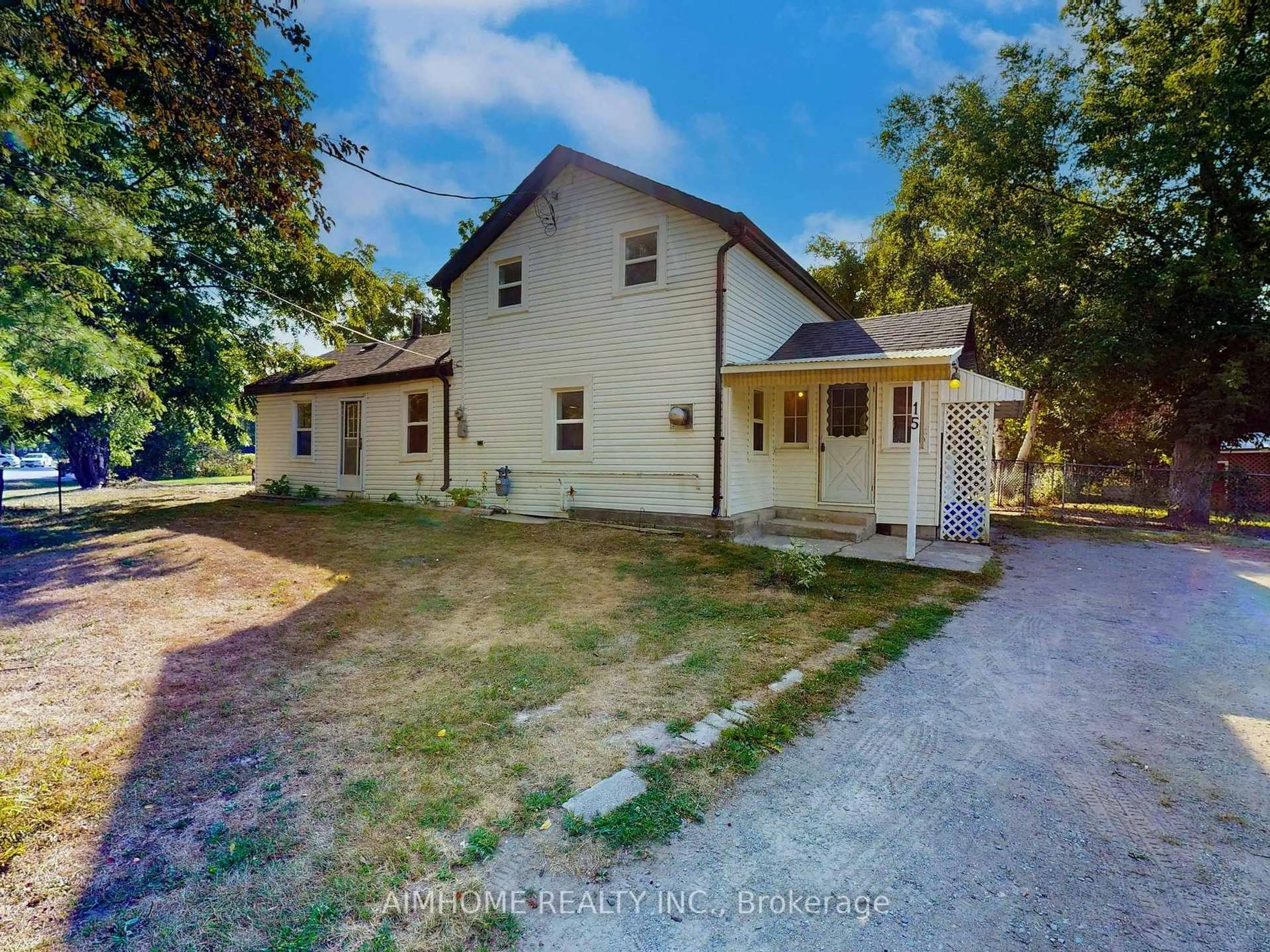 A pic from outside/outdoor area/front of a property/back of a property/a pic from drone, street for 15 Main St, Georgina Ontario L0E 1N0