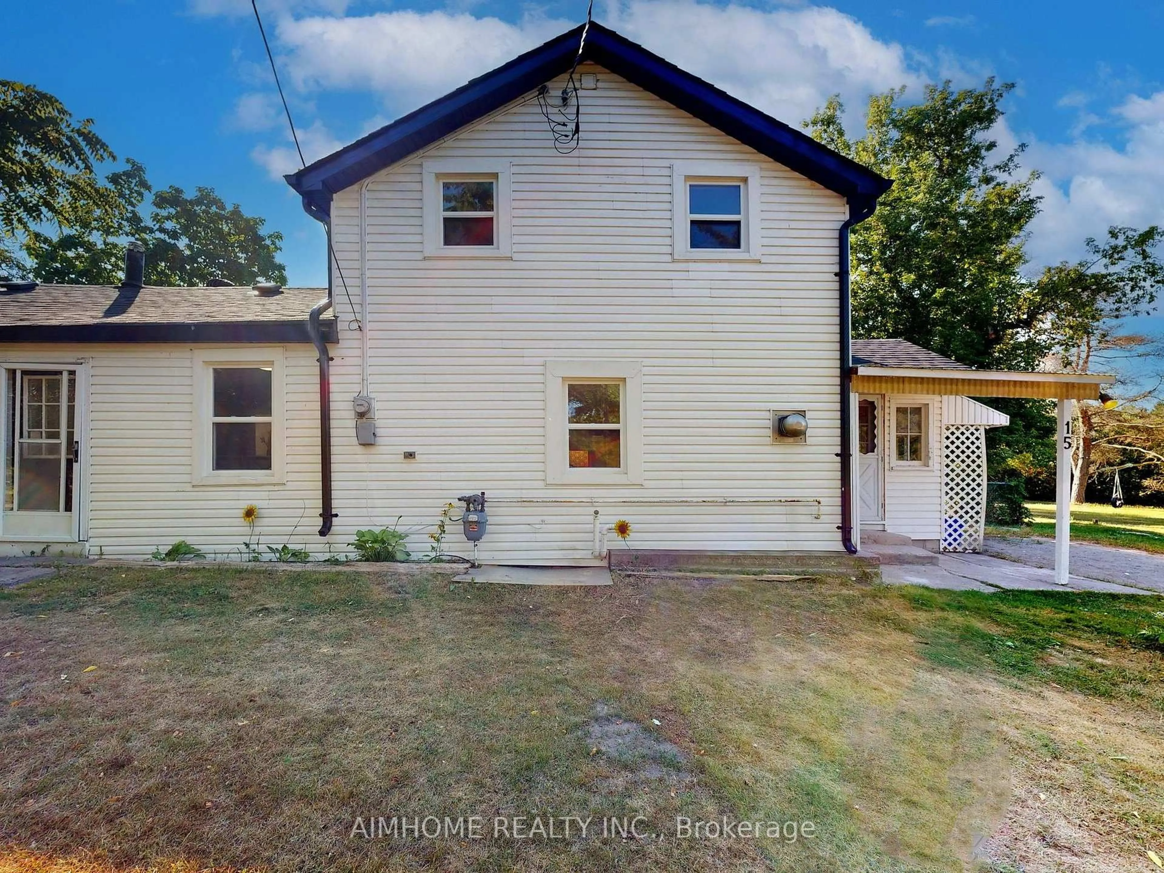 A pic from outside/outdoor area/front of a property/back of a property/a pic from drone, street for 15 Main St, Georgina Ontario L0E 1N0