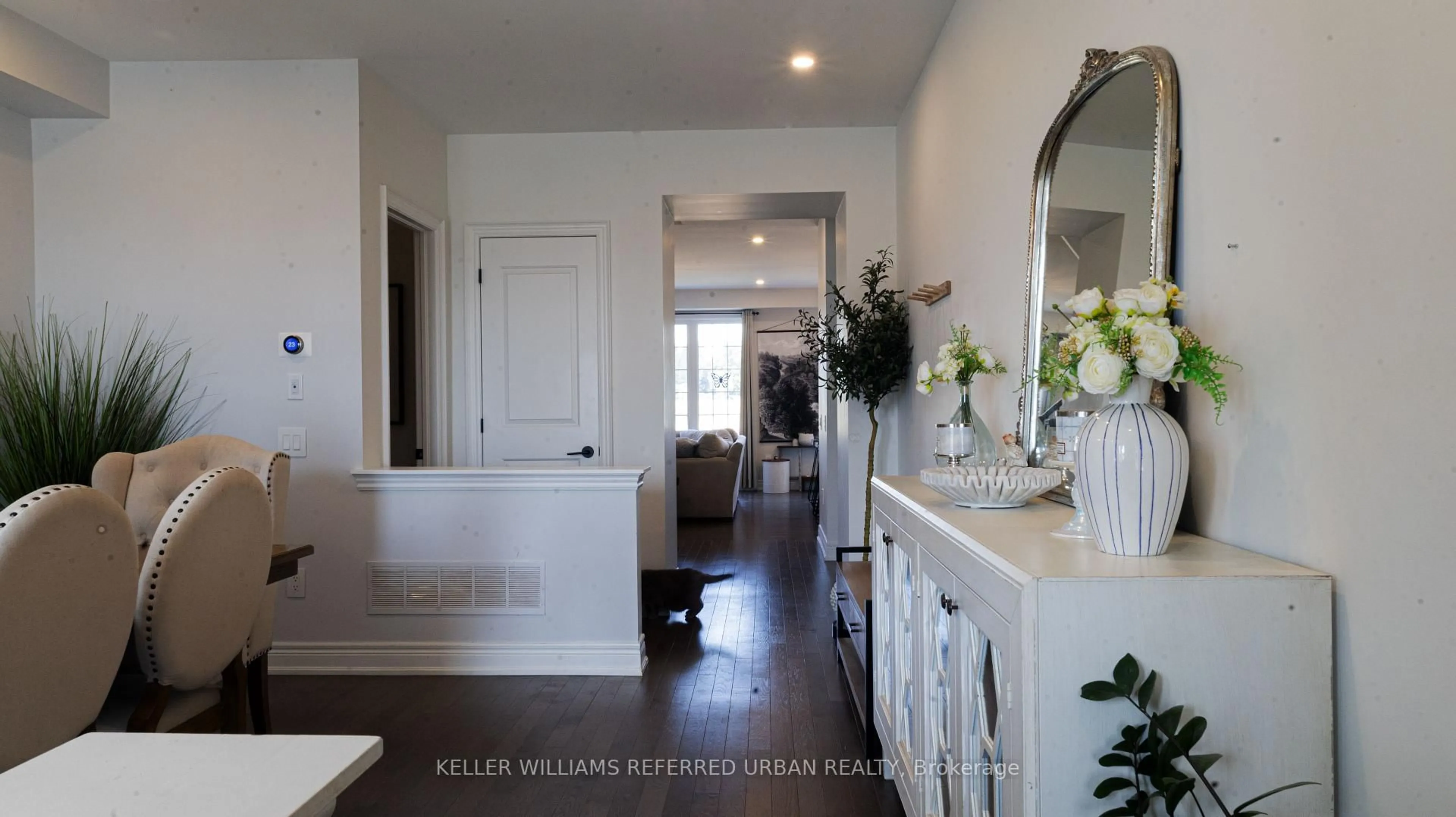 Indoor entryway for 241 Jim Mortson Dr, East Gwillimbury Ontario L9N 0Z3