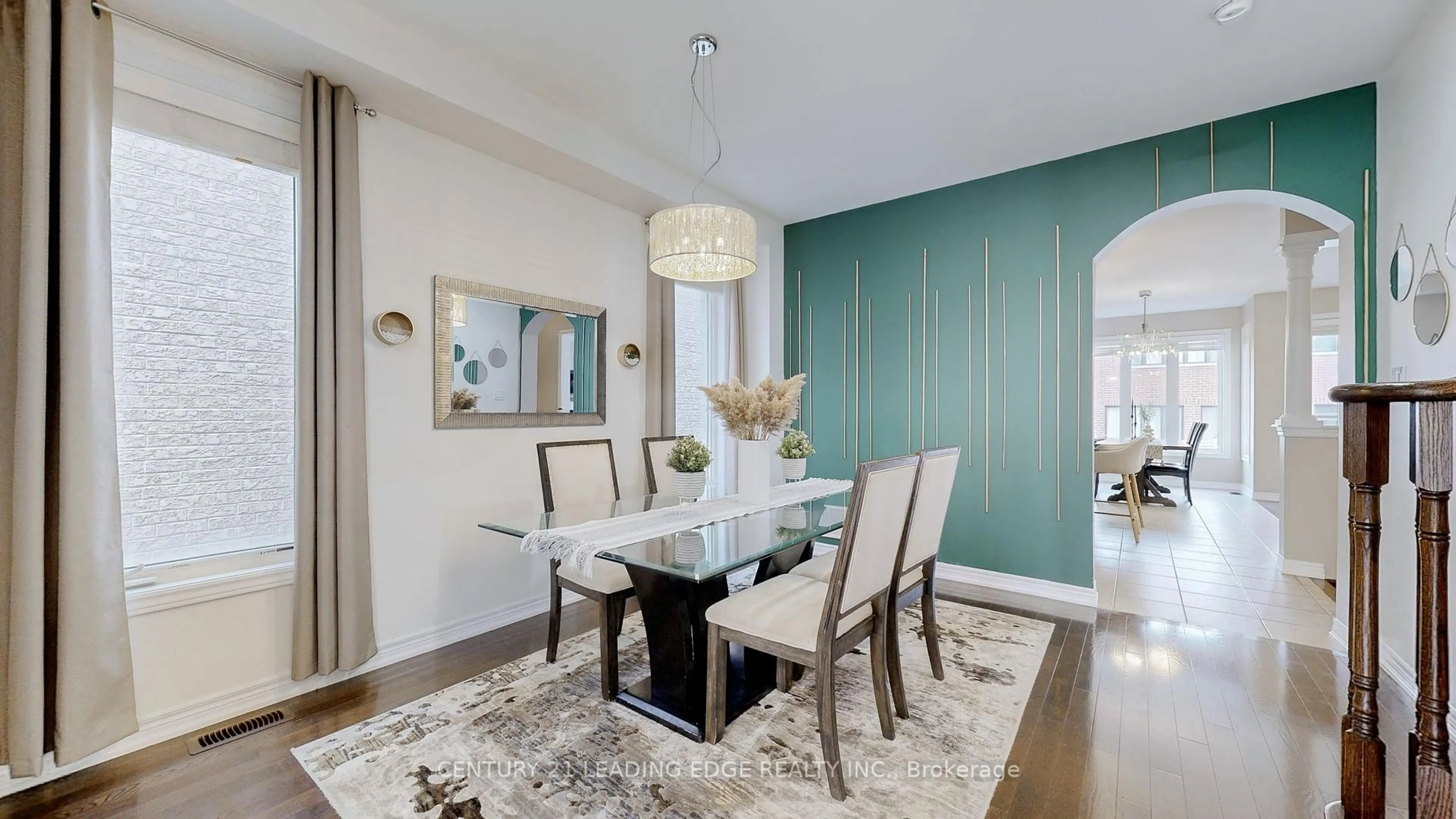 Dining room, wood/laminate floor for 6 Kellington Tr, Whitchurch-Stouffville Ontario L4A 7X3