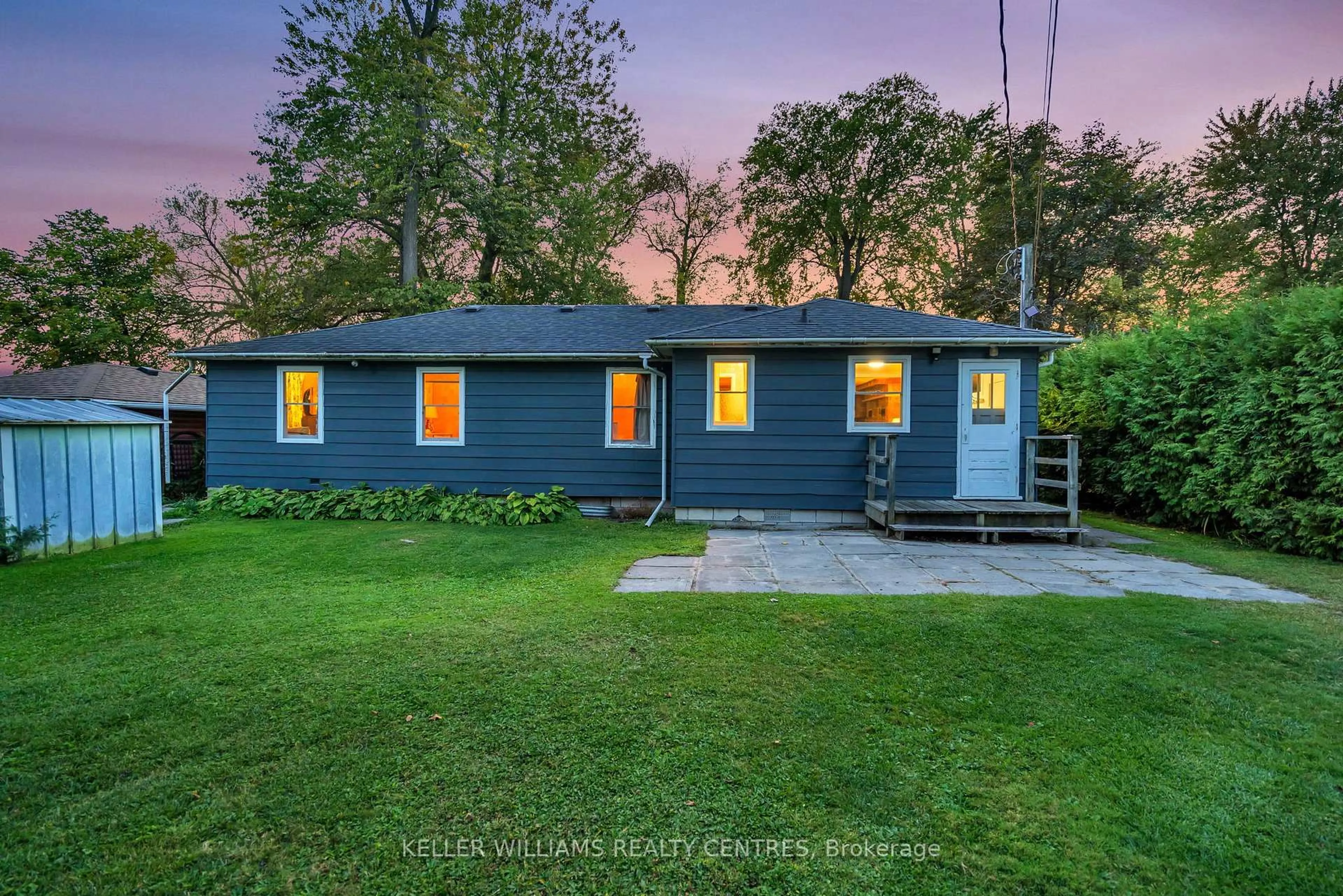 A pic from outside/outdoor area/front of a property/back of a property/a pic from drone, street for 28 McRae Beach Rd, Georgina Ontario L0E 1N0