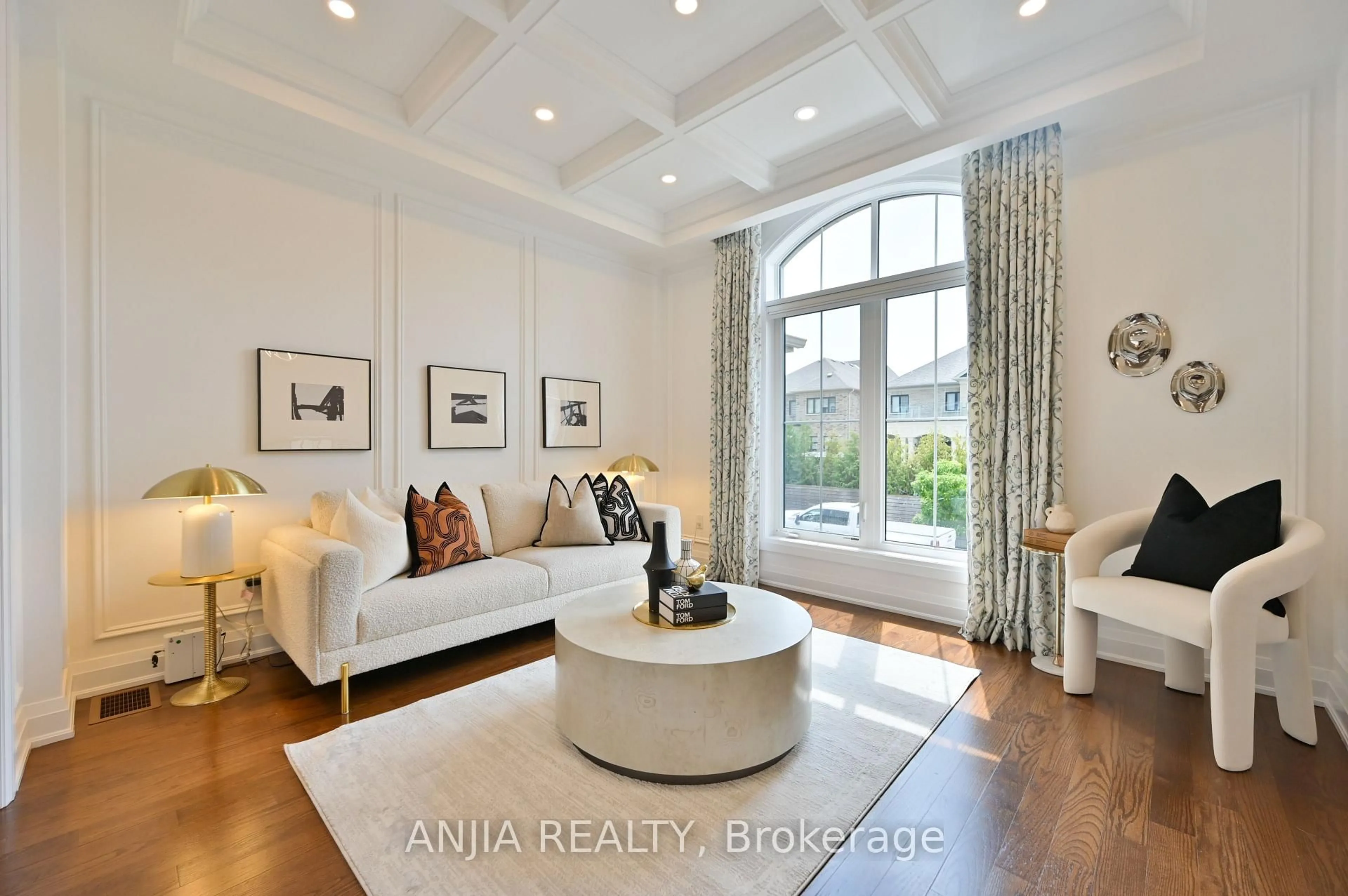 Living room with furniture, unknown for 37 Duncombe Lane, Richmond Hill Ontario L4C 1C2
