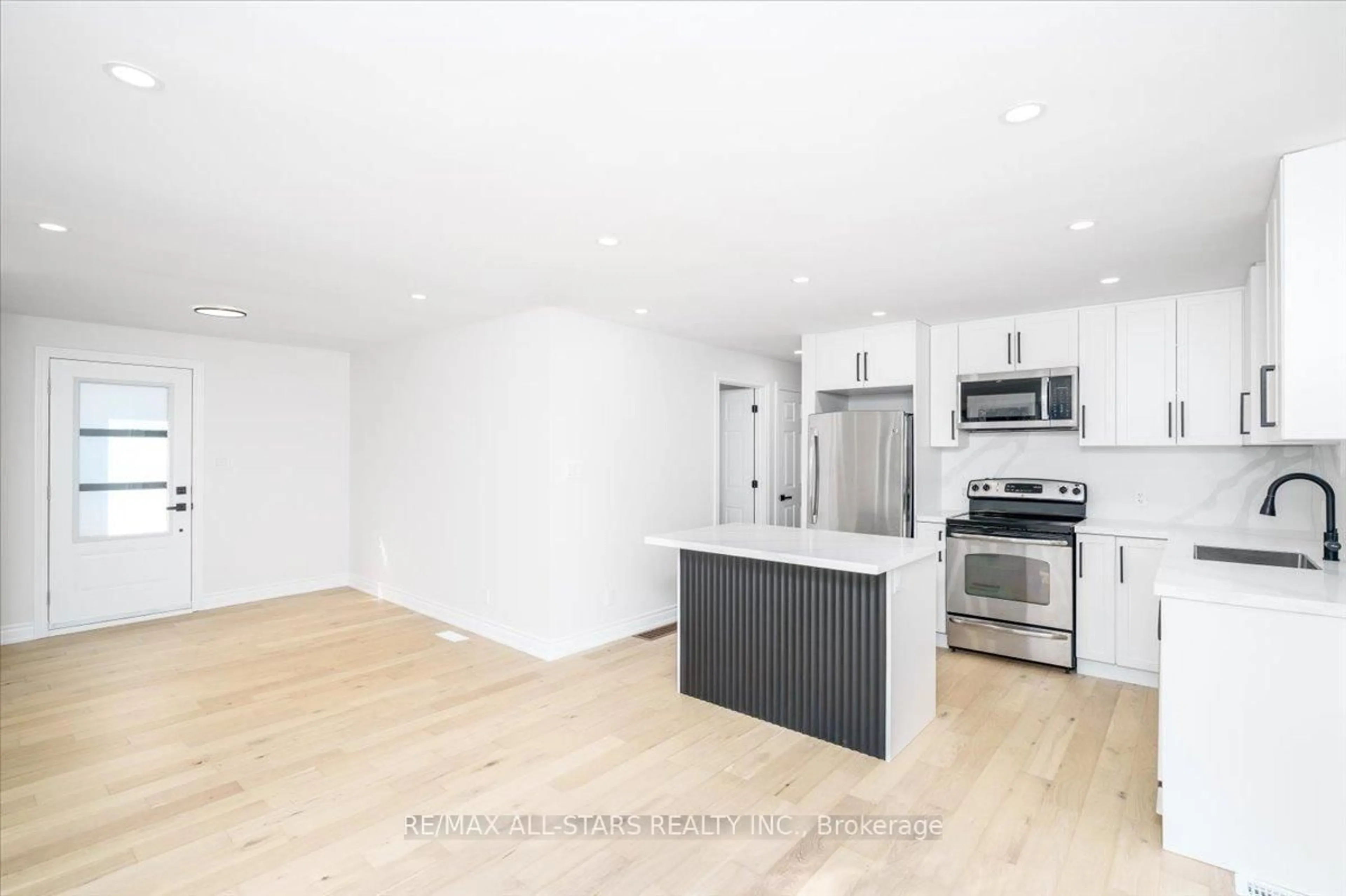 Open concept kitchen, unknown for 250 Rayners Rd, Georgina Ontario L4P 1G6