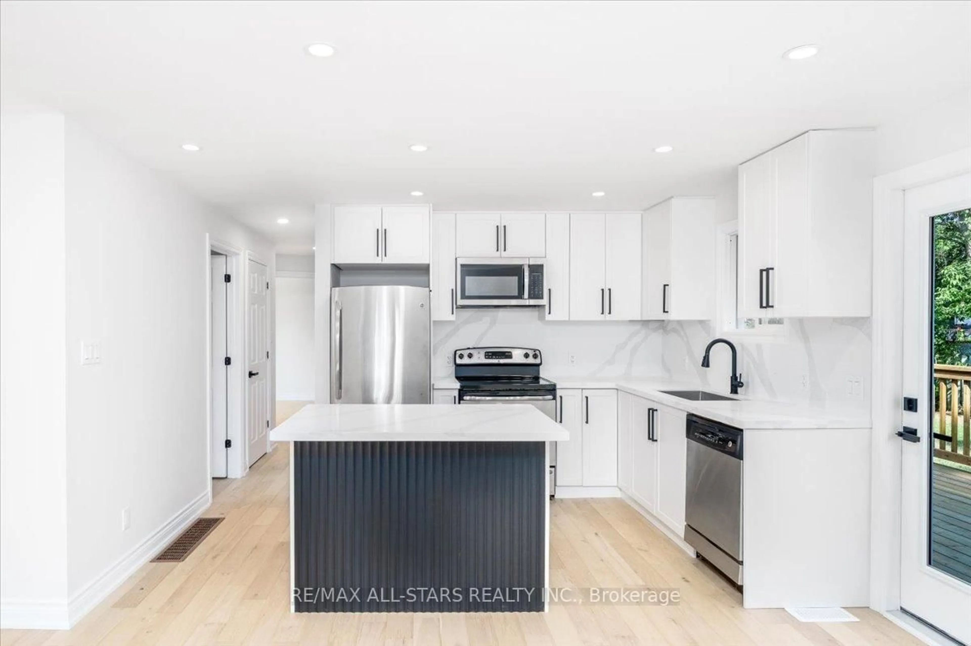 Open concept kitchen, unknown for 250 Rayners Rd, Georgina Ontario L4P 1G6