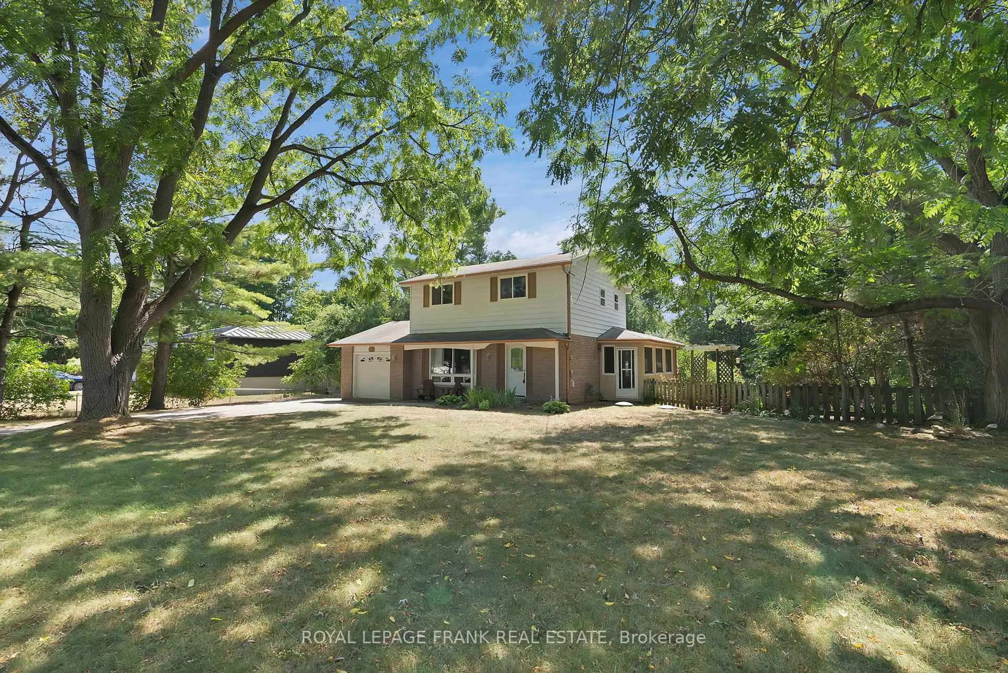 A pic from outside/outdoor area/front of a property/back of a property/a pic from drone, street for 68 Brook Cres, Georgina Ontario L0E 1N0