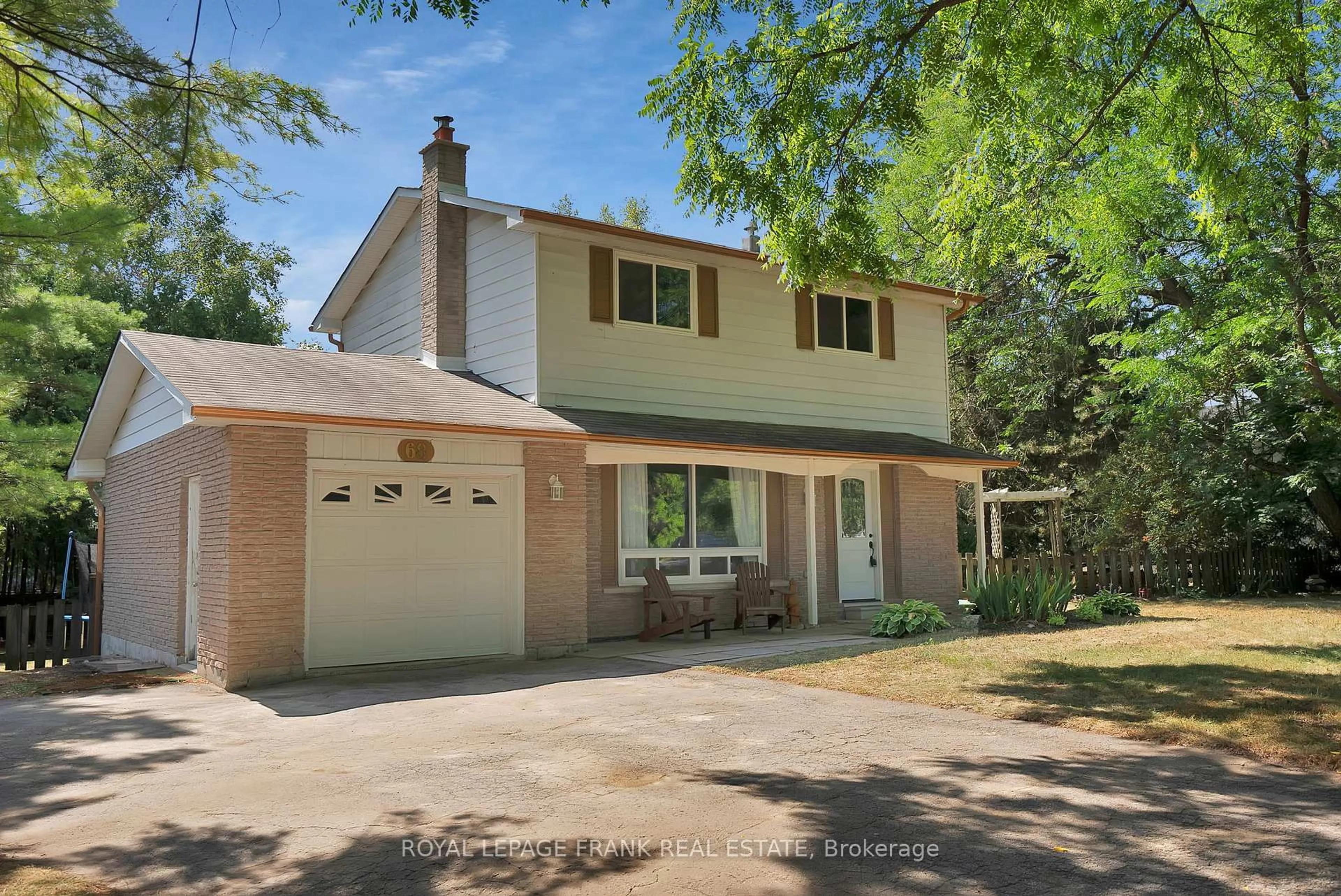 Home with vinyl exterior material, street for 68 Brook Cres, Georgina Ontario L0E 1N0