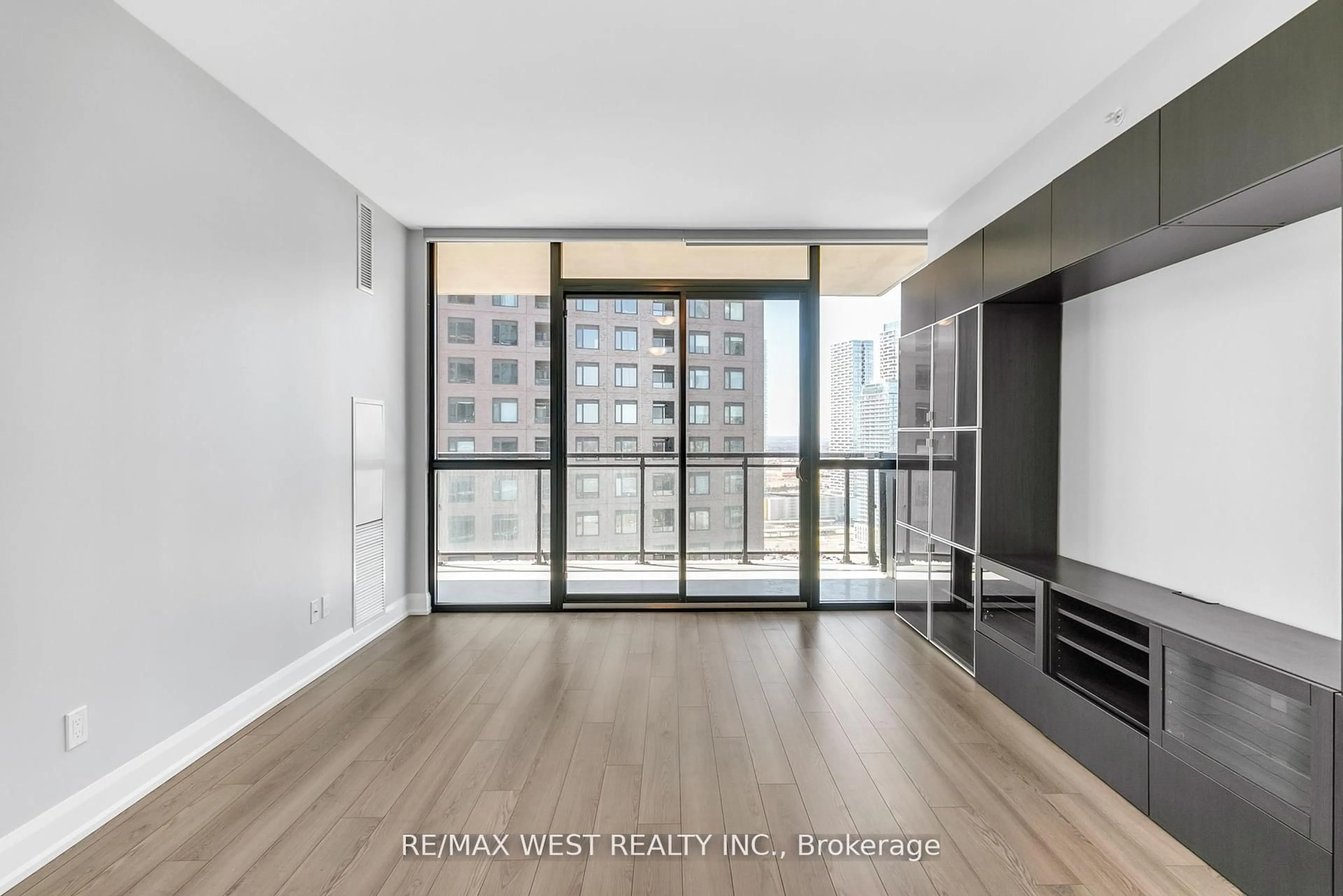 A pic of a room for 2910 Highway 7 #2605, Vaughan Ontario L4K 0H8