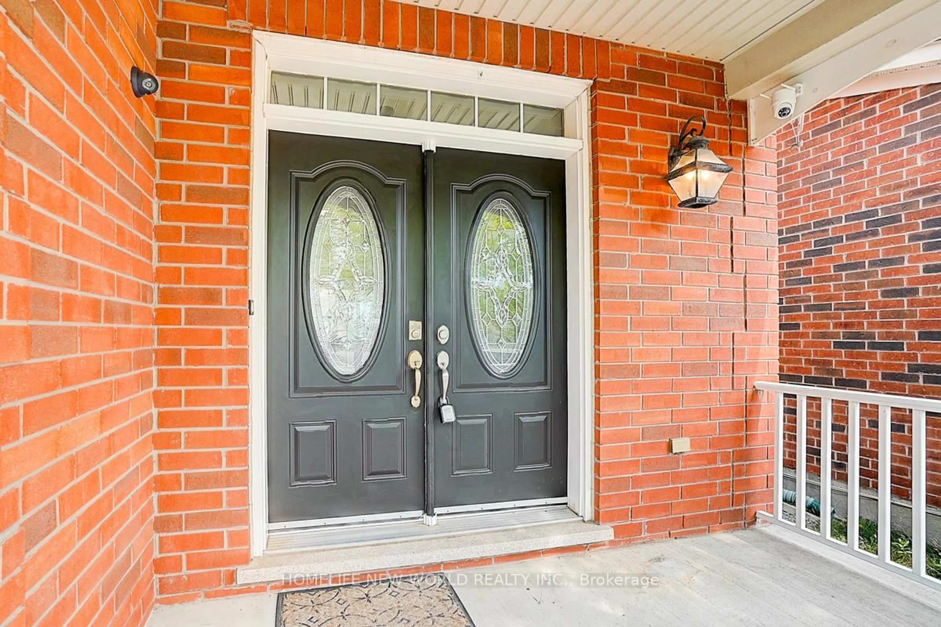 Indoor entryway for 76 Bulmer Cres, Newmarket Ontario L3X 3K1