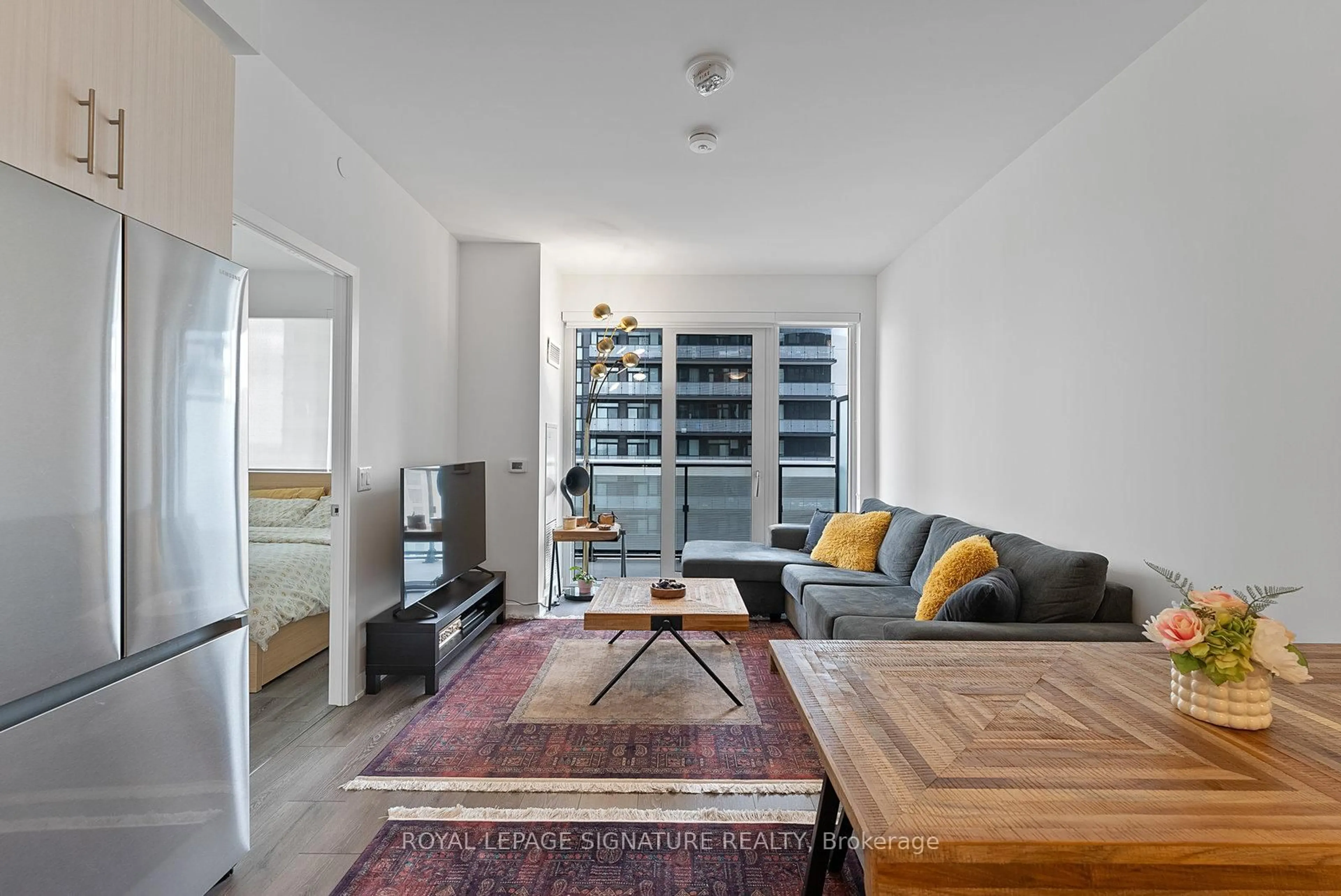 Living room with furniture, unknown for 95 Oneida Cres #1004, Richmond Hill Ontario L4B 0H5