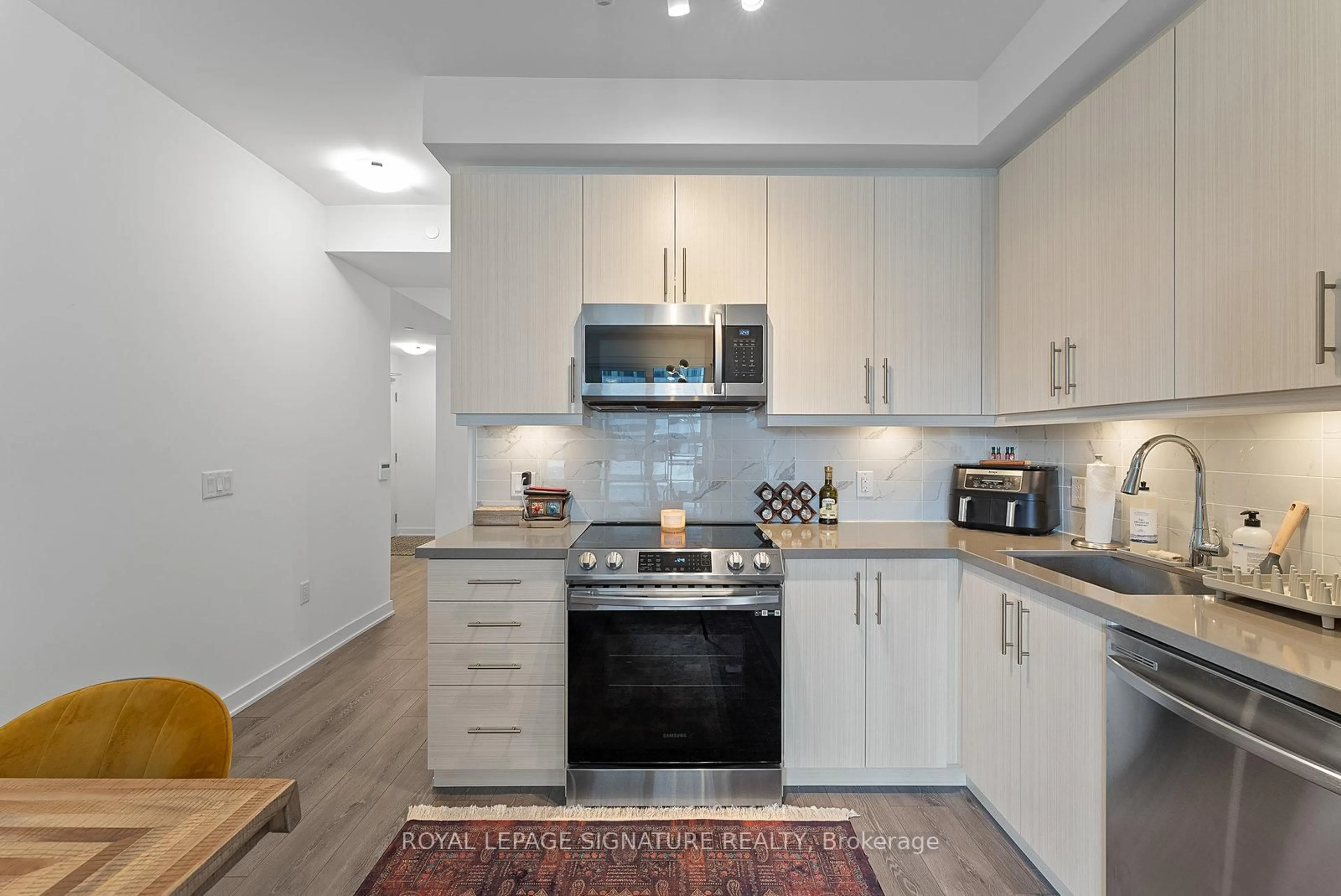 Standard kitchen, unknown for 95 Oneida Cres #1004, Richmond Hill Ontario L4B 0H5