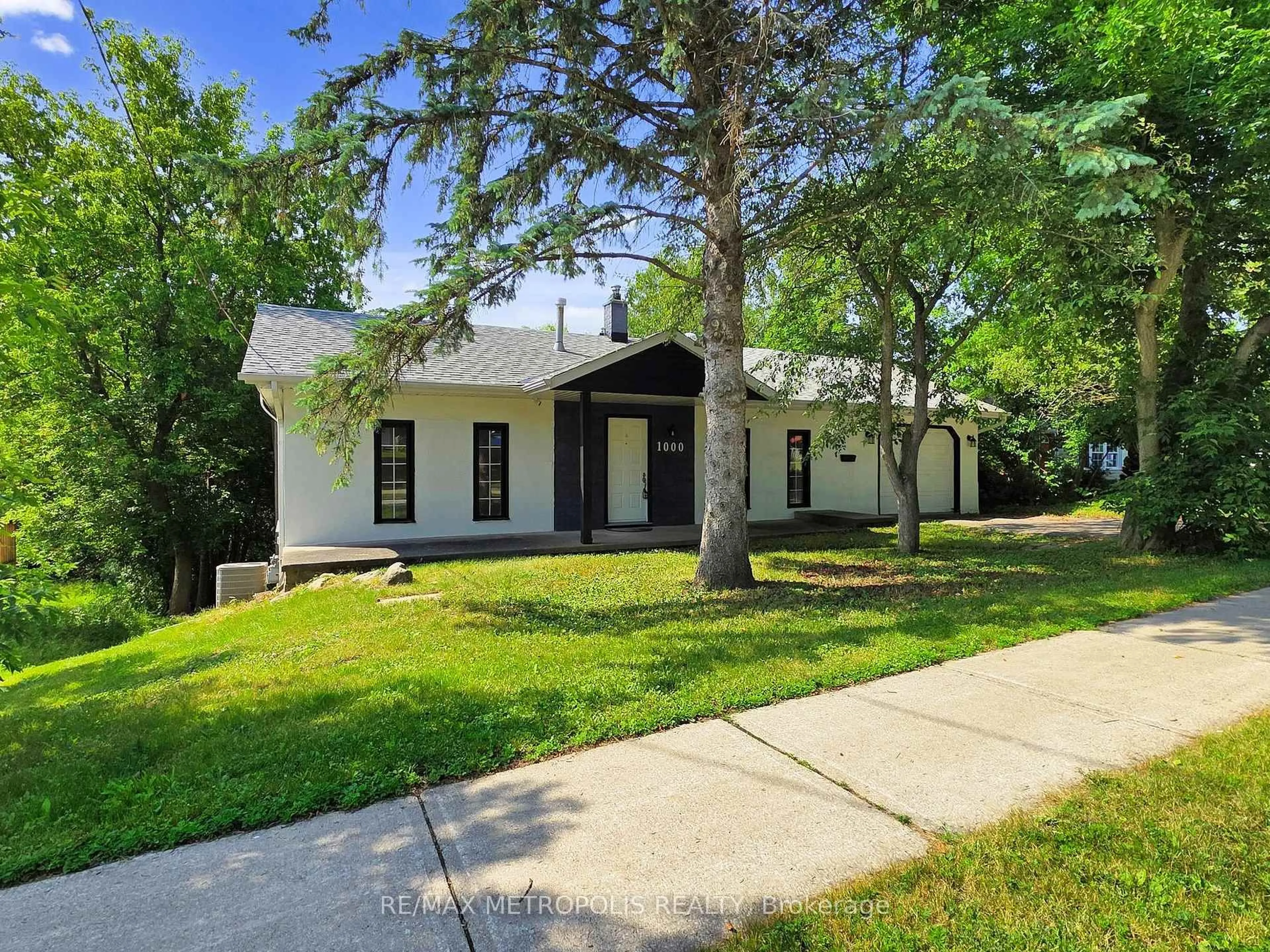 Unknown for 1000 ELGIN St, Newmarket Ontario L3Y 3C1