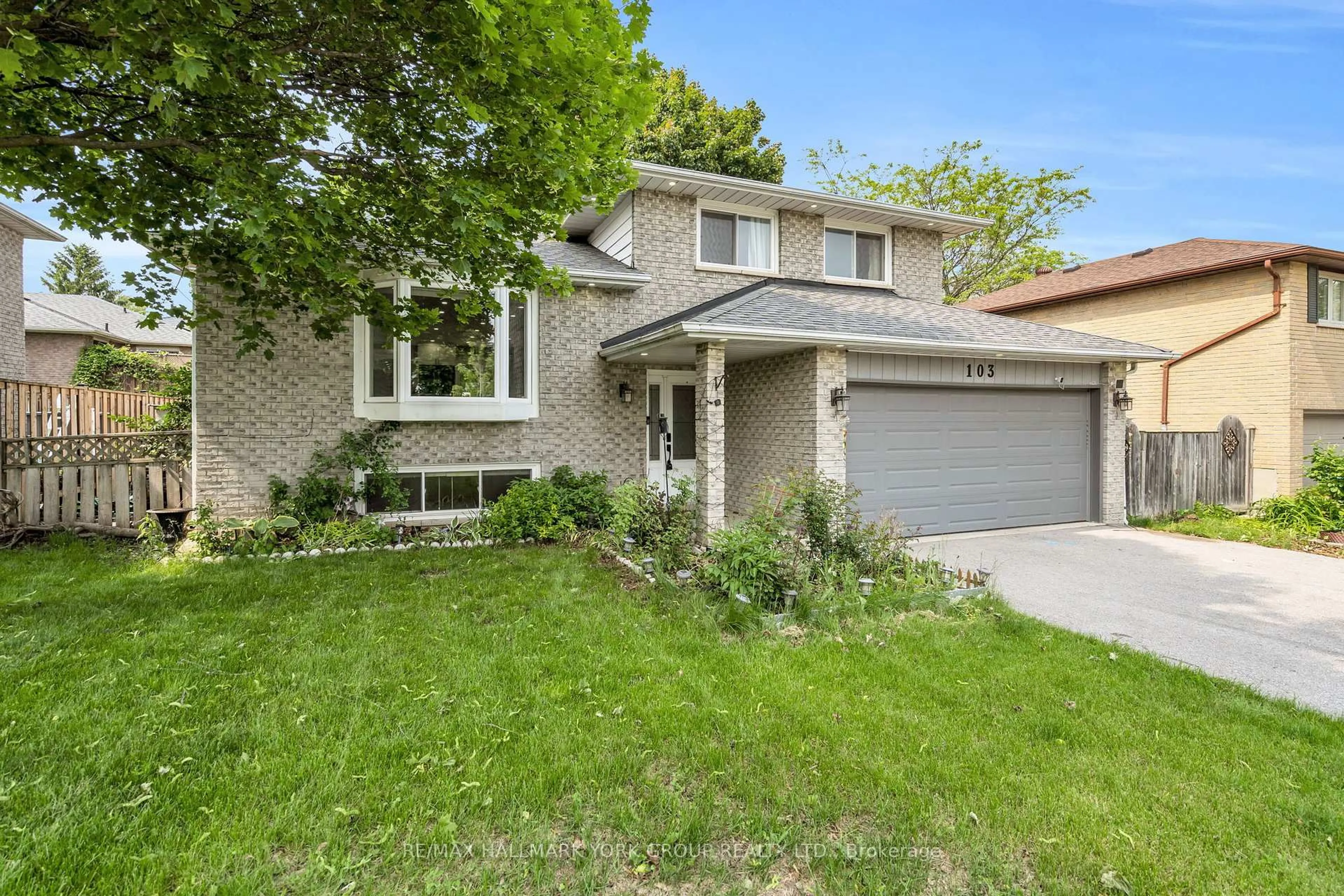 Home with brick exterior material, street for 103 Wood Cres, Bradford West Gwillimbury Ontario L3Z 2G4