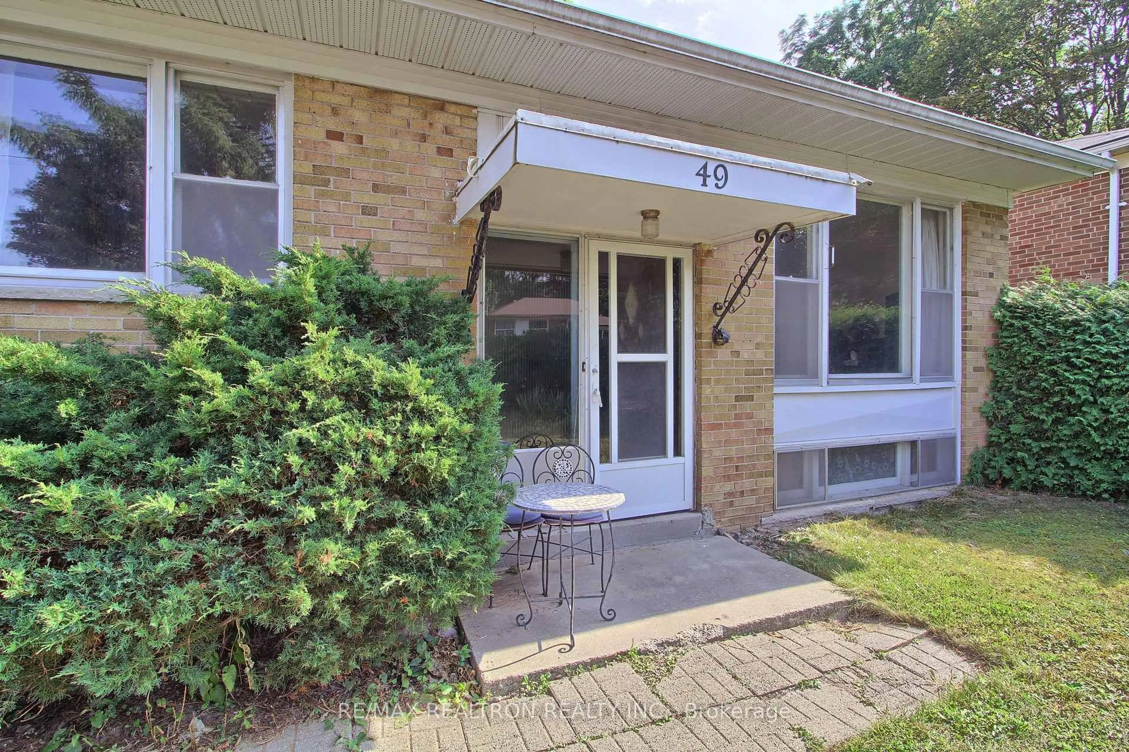 Unknown for 49 Monkswood Cres, Newmarket Ontario L3Y 2J9
