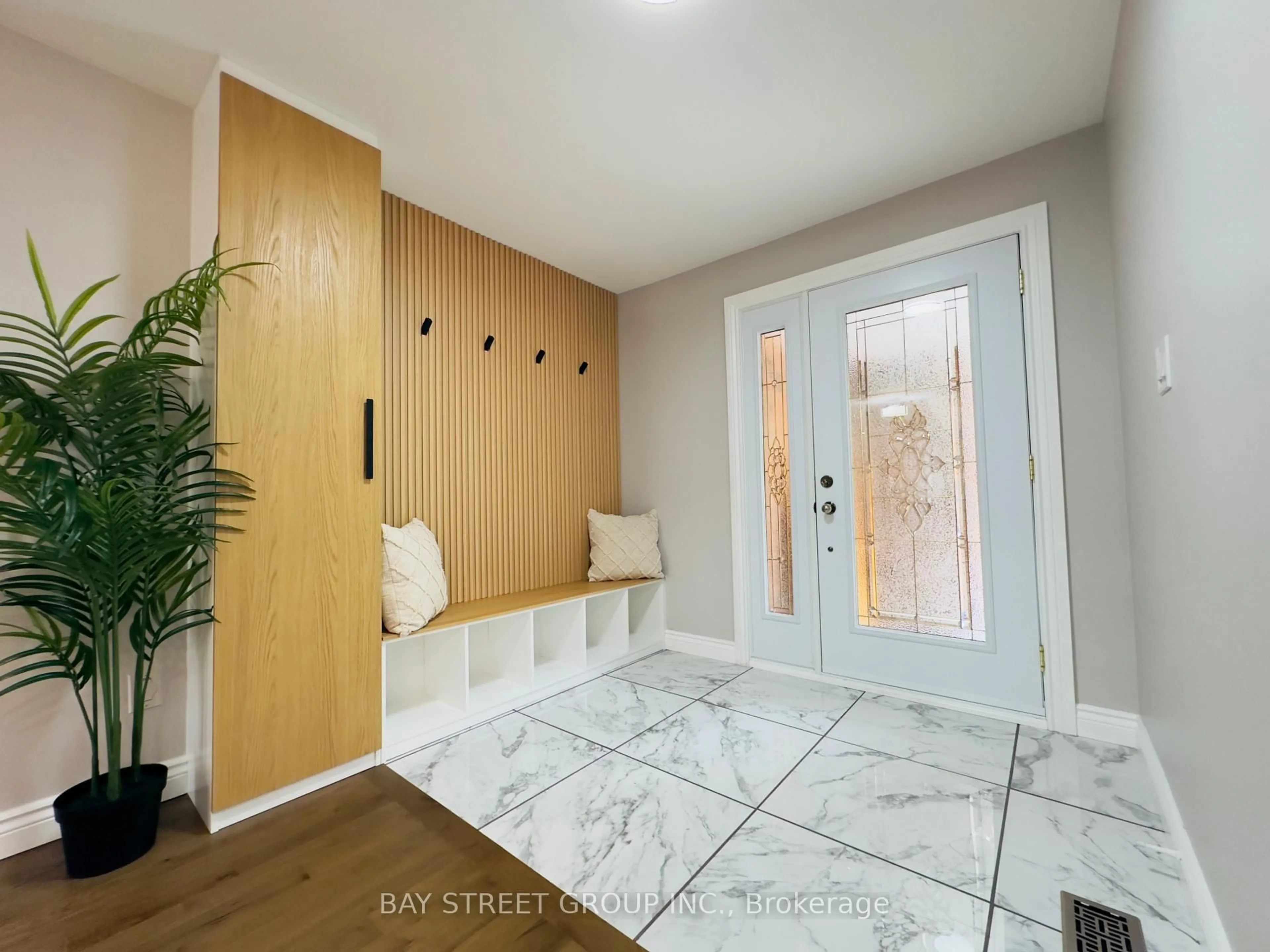 Indoor entryway for 7 San Marko Pl, Vaughan Ontario L4L 7M6