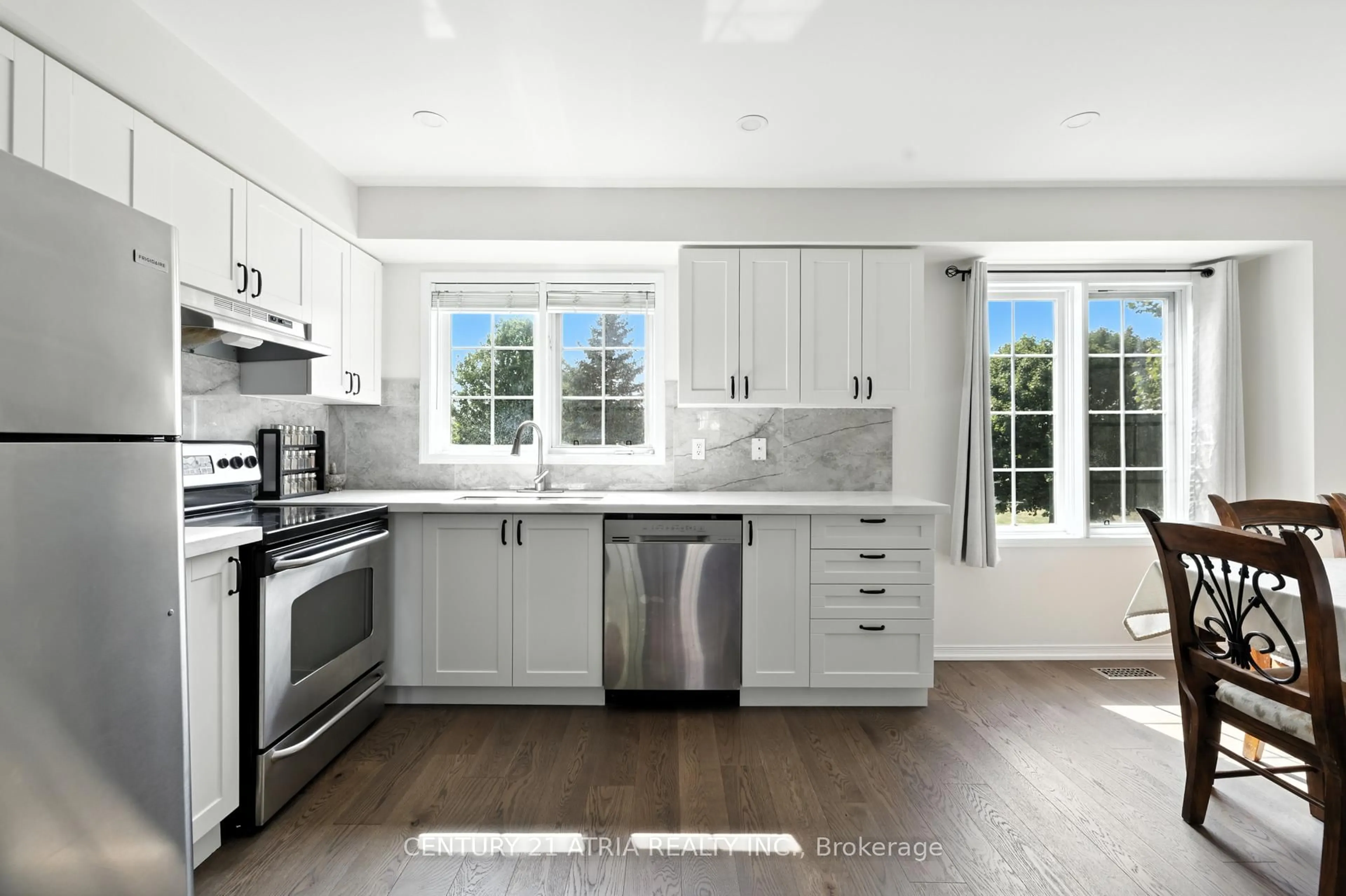 Open concept kitchen, ceramic/tile floor for 12 Stiles Ave, Aurora Ontario L4G 7N3