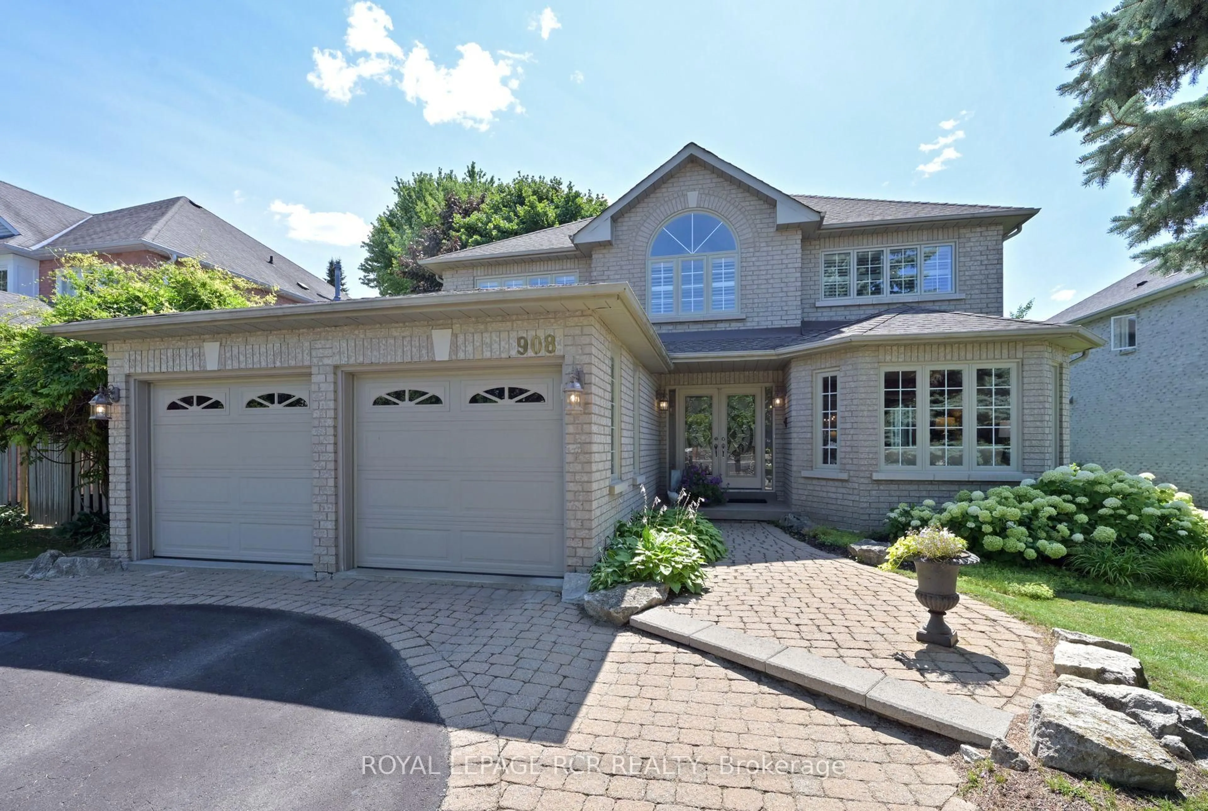 Home with brick exterior material, street for 908 Schaeffer Otlk, Newmarket Ontario L3X 1V9