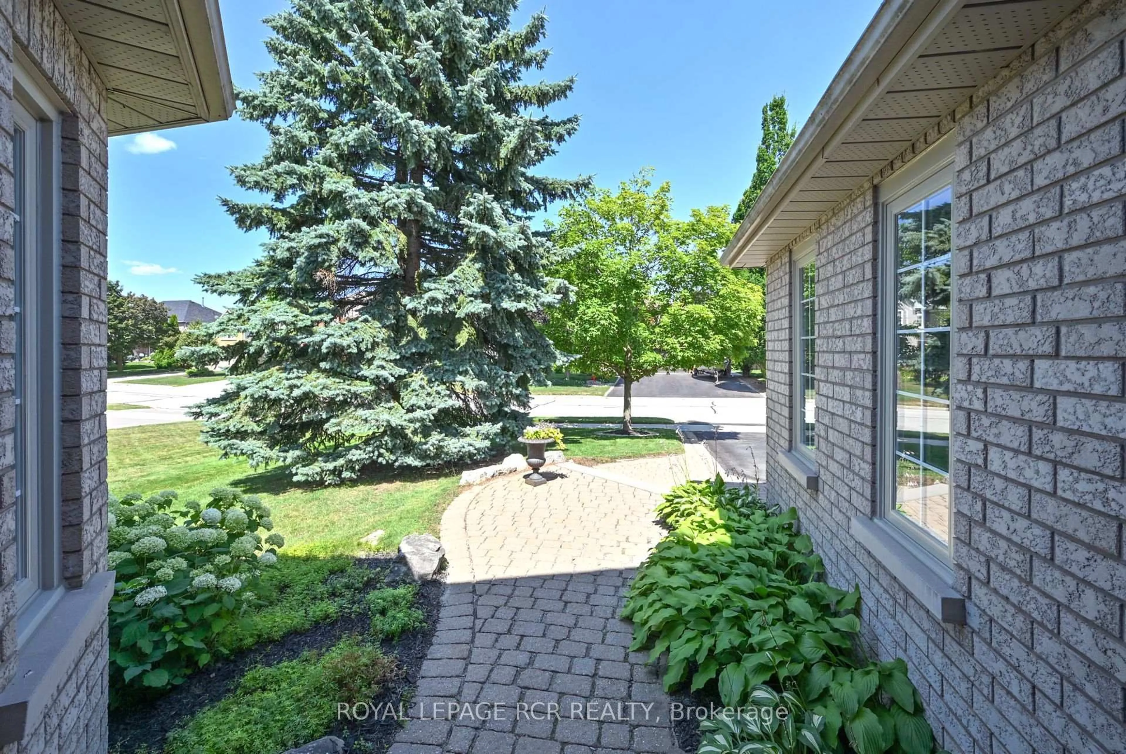 Patio, street for 908 Schaeffer Otlk, Newmarket Ontario L3X 1V9