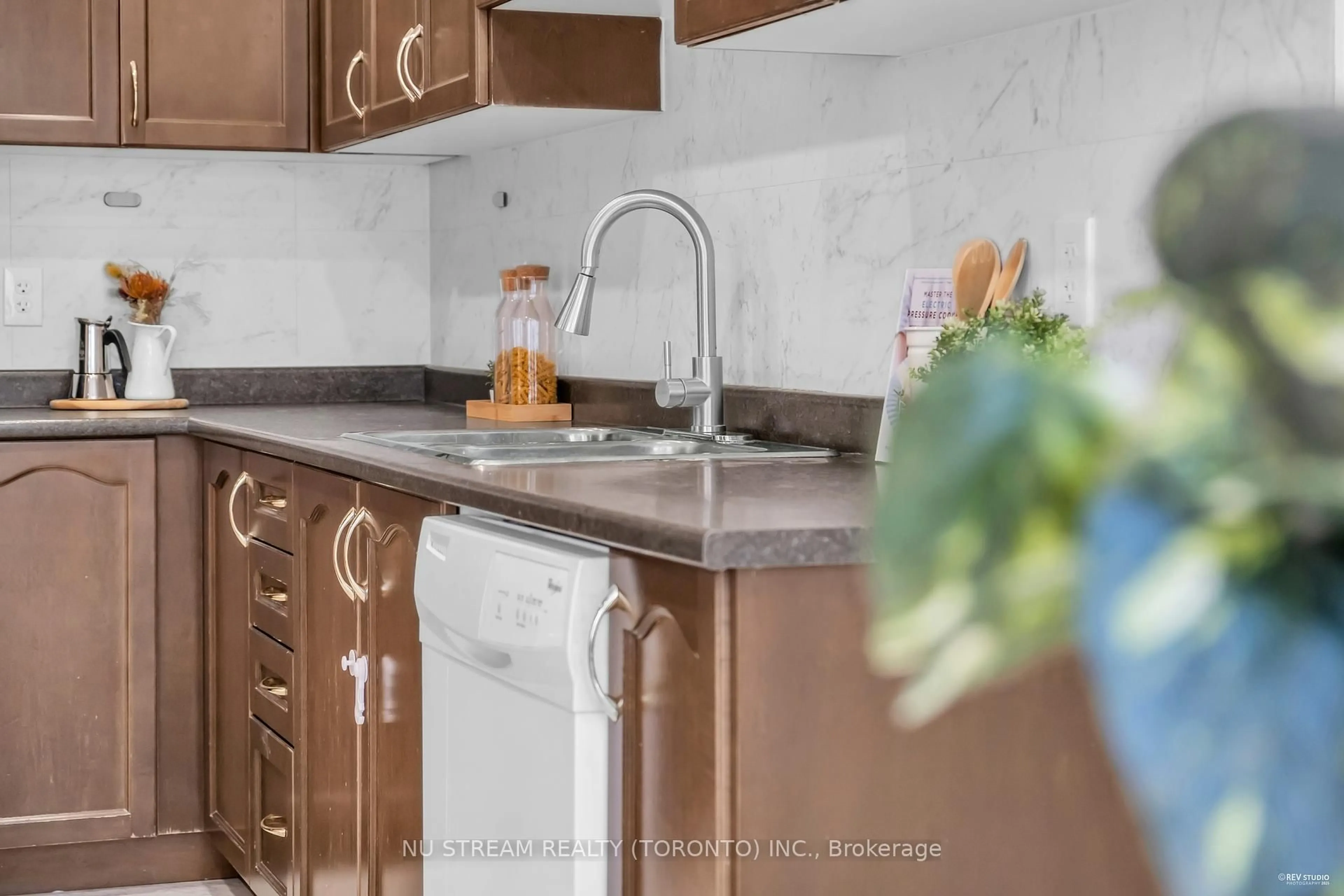 Standard kitchen, ceramic/tile floor for 15 Trinco Way, Markham Ontario L3S 0C4