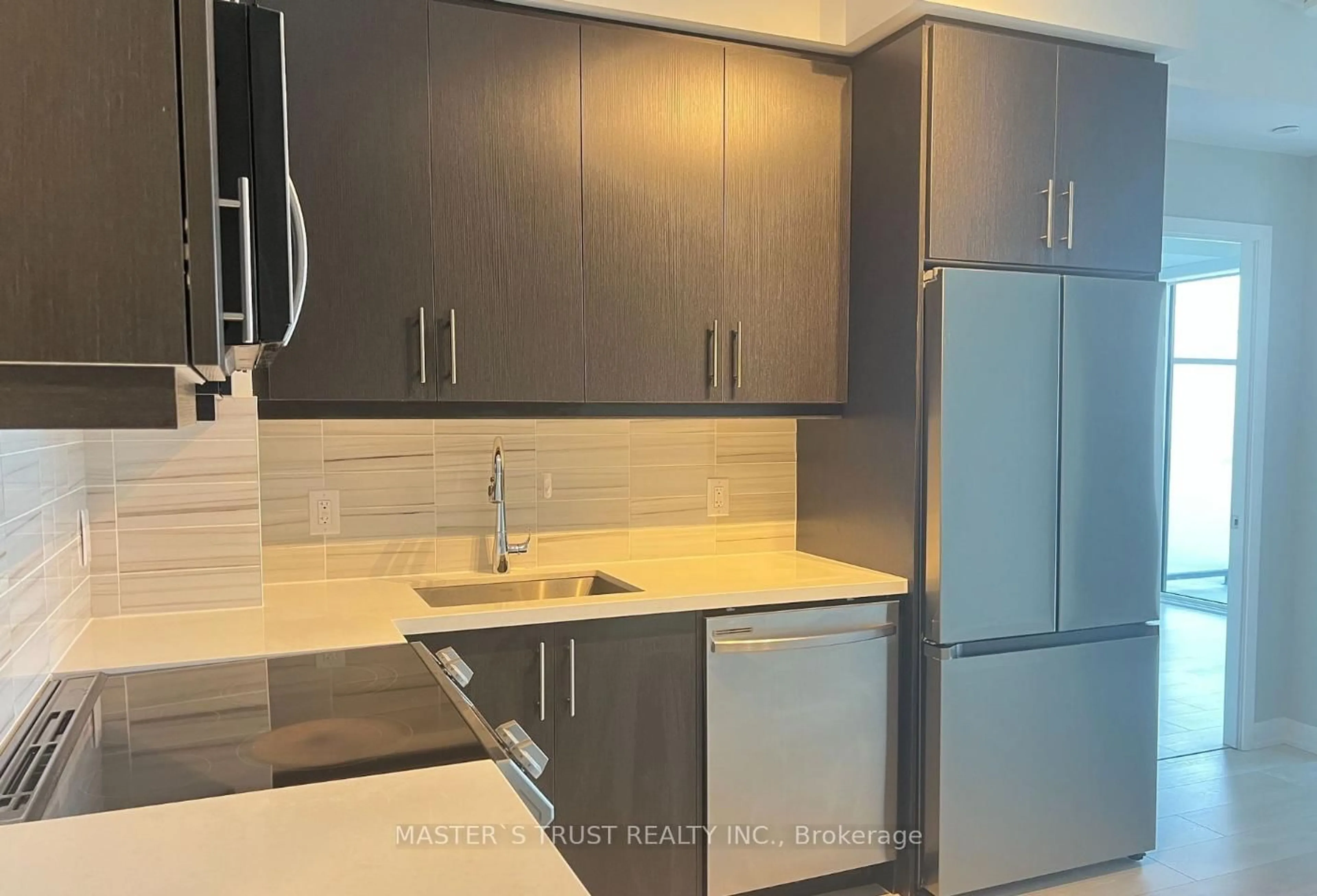 Standard kitchen, ceramic/tile floor for 95 Oneida Cres #1907, Richmond Hill Ontario L4B 0H5