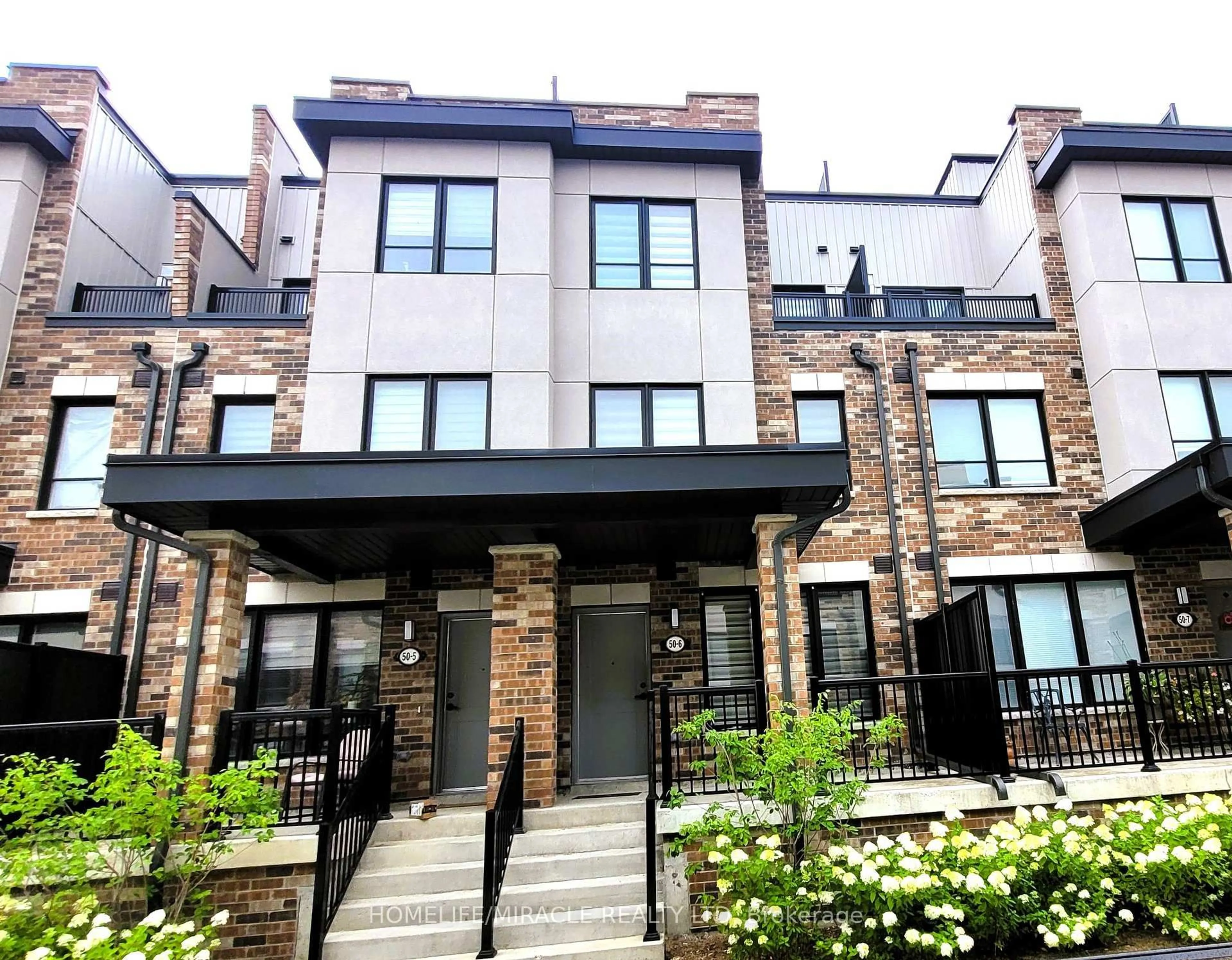 Patio, unknown for 50 Baynes Way #6, Bradford West Gwillimbury Ontario L3Z 4M4