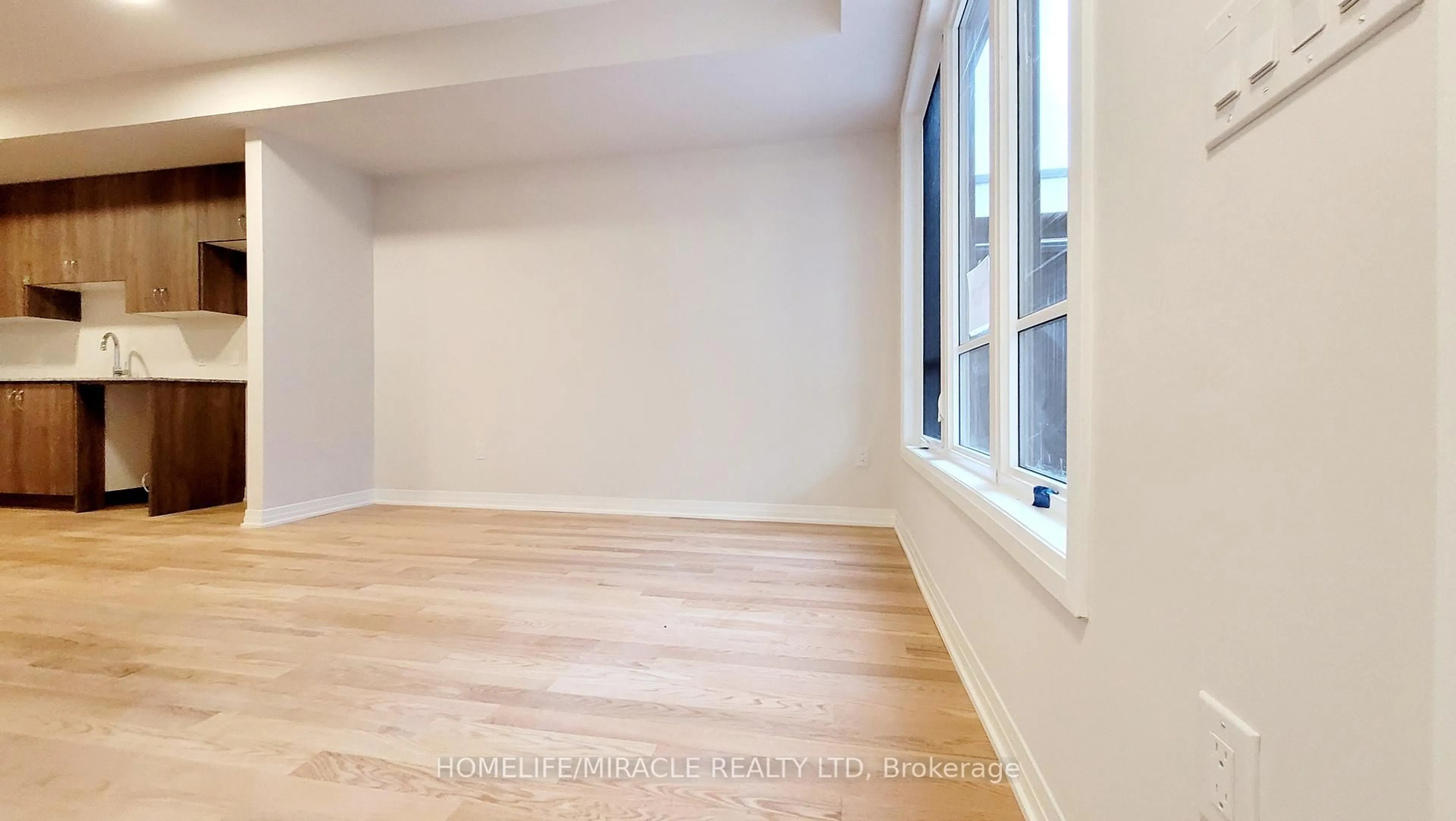 A pic of a room for 50 Baynes Way #6, Bradford West Gwillimbury Ontario L3Z 4M4