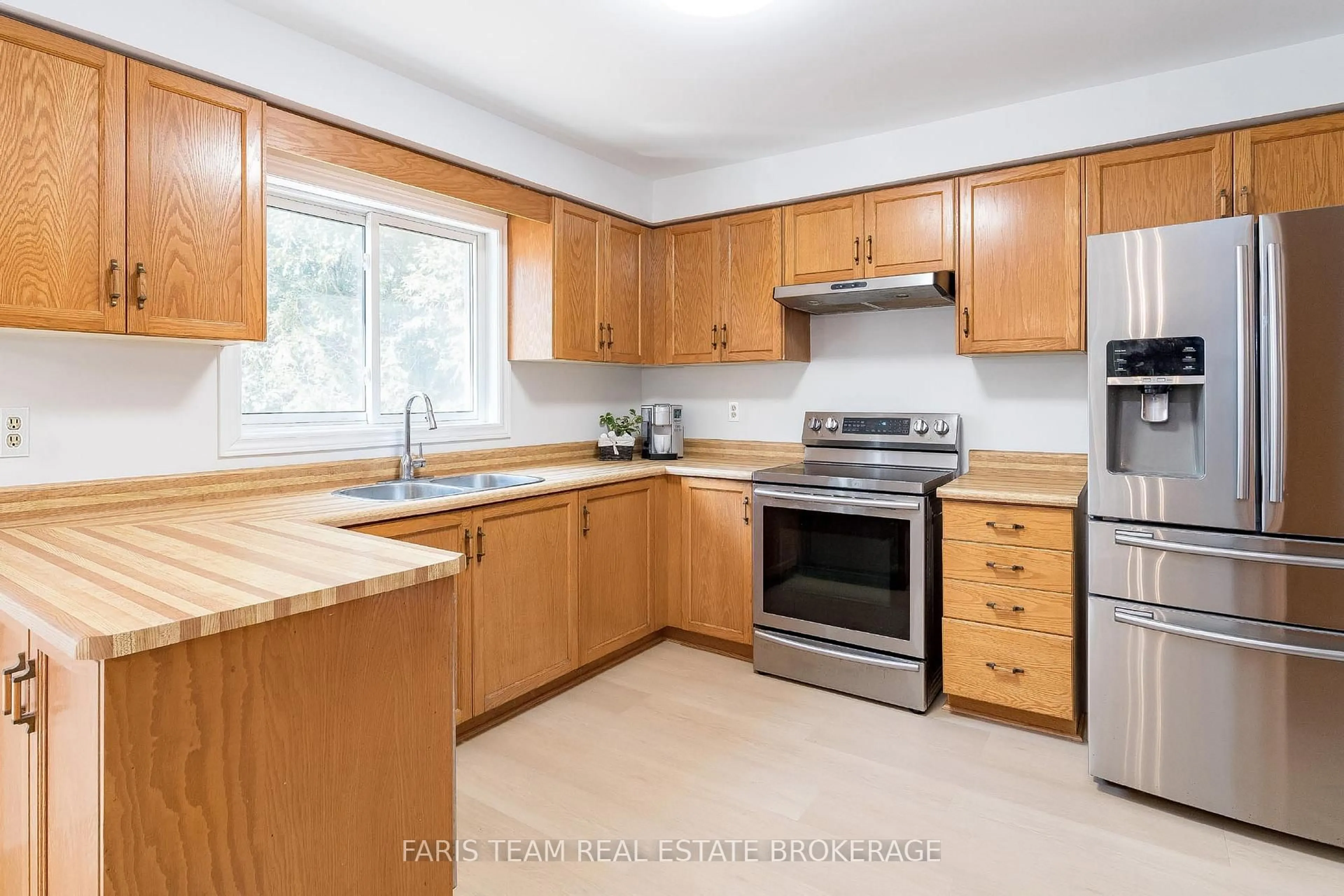 Standard kitchen, wood/laminate floor for 2 Heritage Rd, Innisfil Ontario L0L 1L0