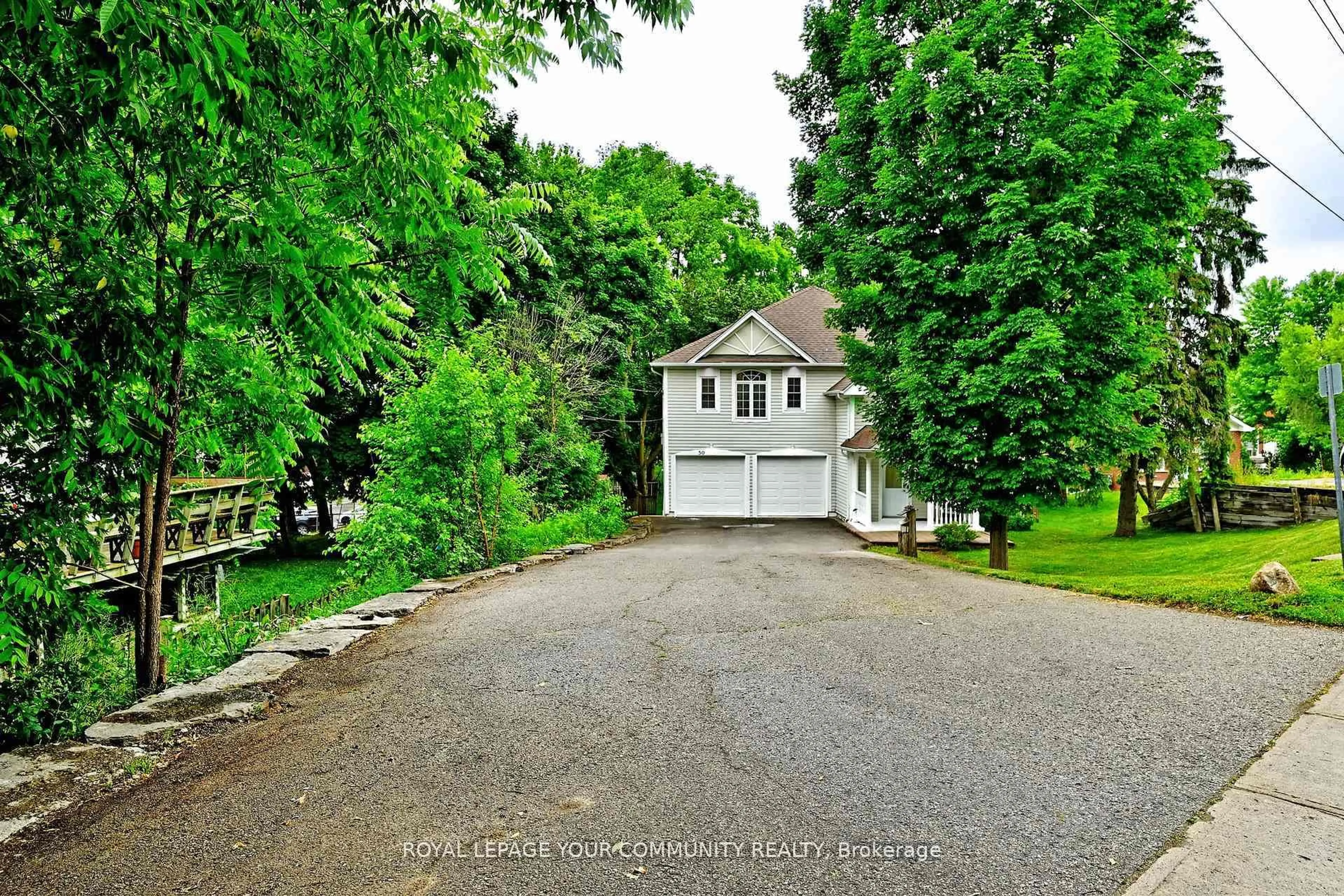 A pic from outside/outdoor area/front of a property/back of a property/a pic from drone, street for 50 The Queensway, Georgina Ontario L4P 1Z1