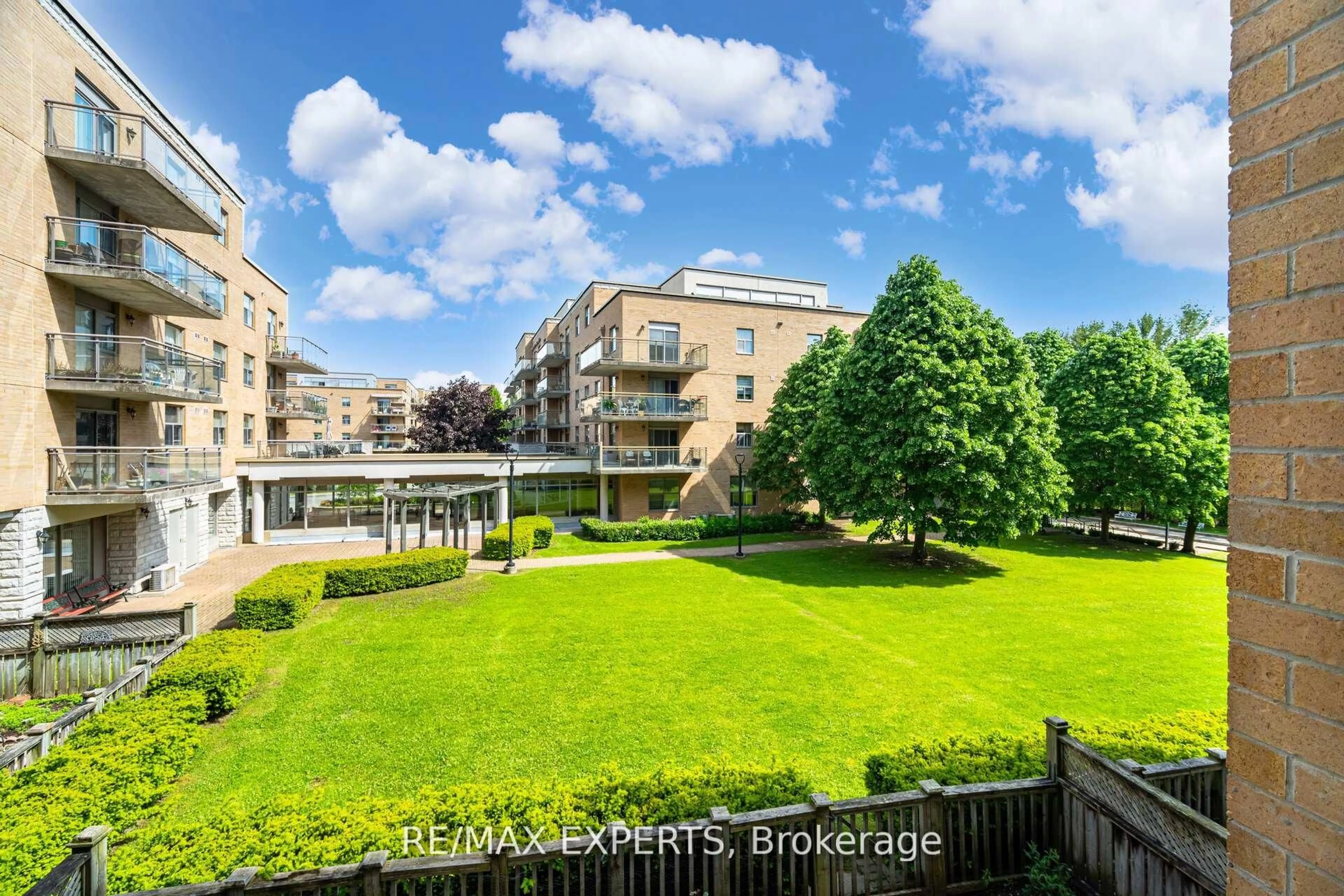 A pic from outside/outdoor area/front of a property/back of a property/a pic from drone, unknown for 2502 Rutherford Rd #216, Vaughan Ontario L4K 5N6