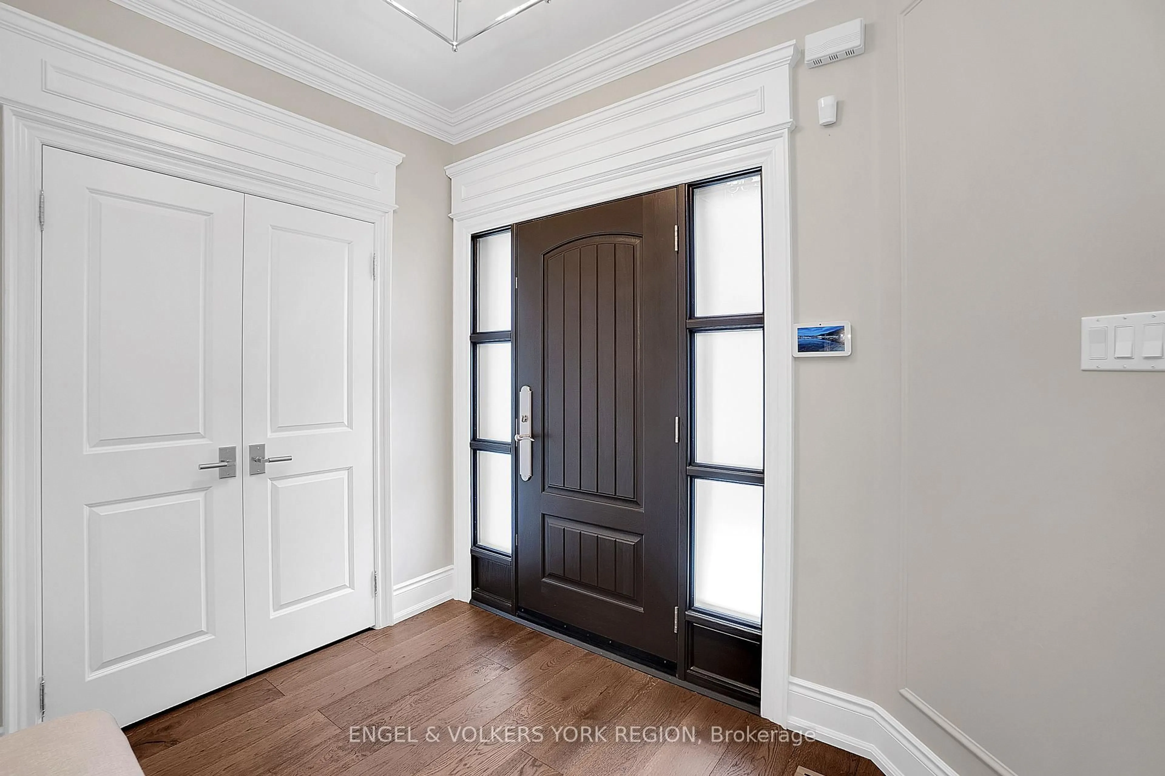Indoor entryway for 151 Glenside Dr, Vaughan Ontario L6A 2H0