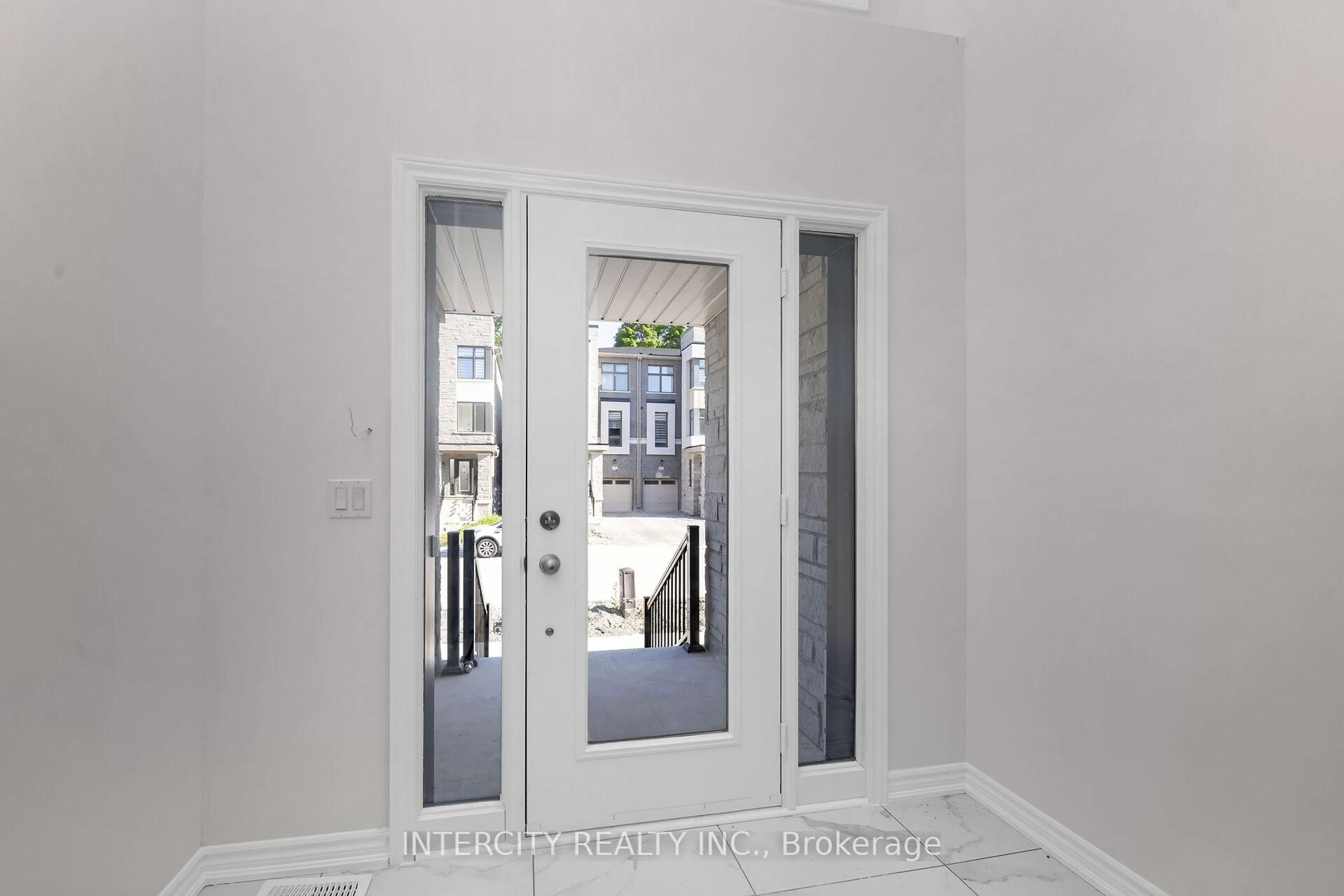 Indoor entryway for 83 Puisaya Dr, Richmond Hill Ontario L4E 1A2