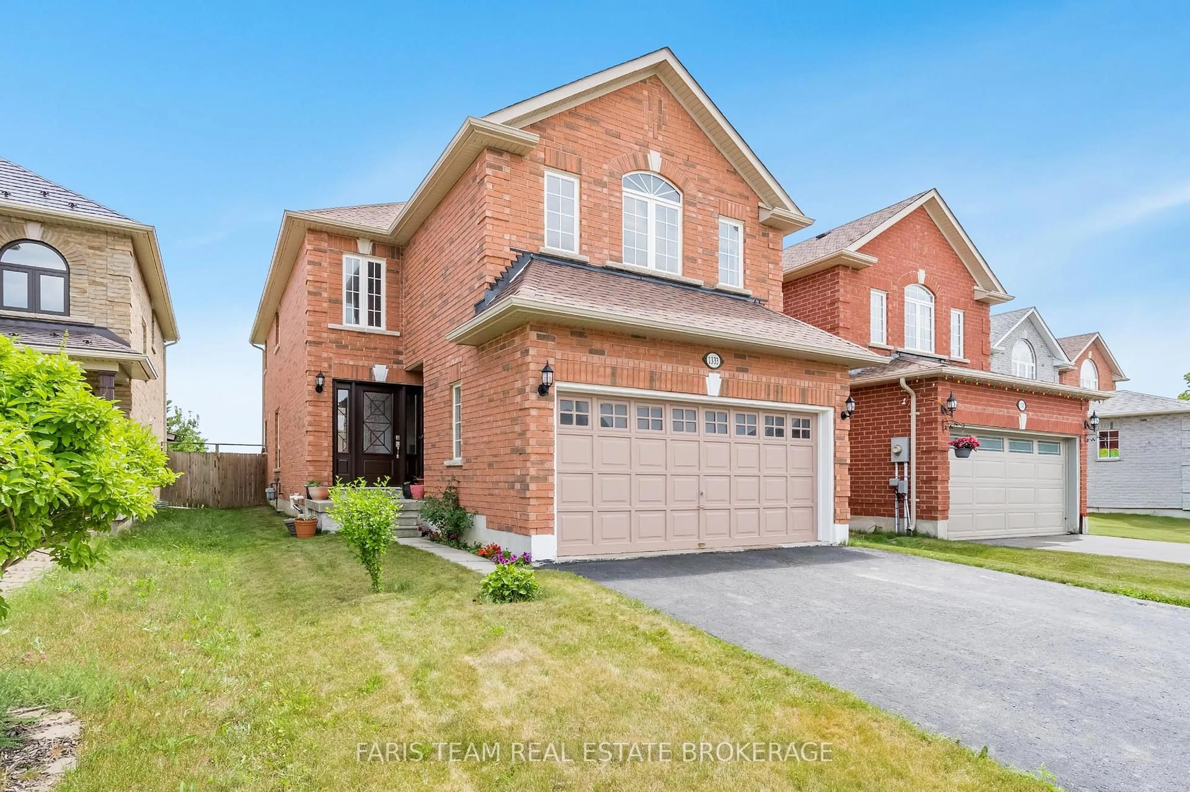 Home with brick exterior material, street for 1333 Fox Hill St, Innisfil Ontario L9S 4Y6