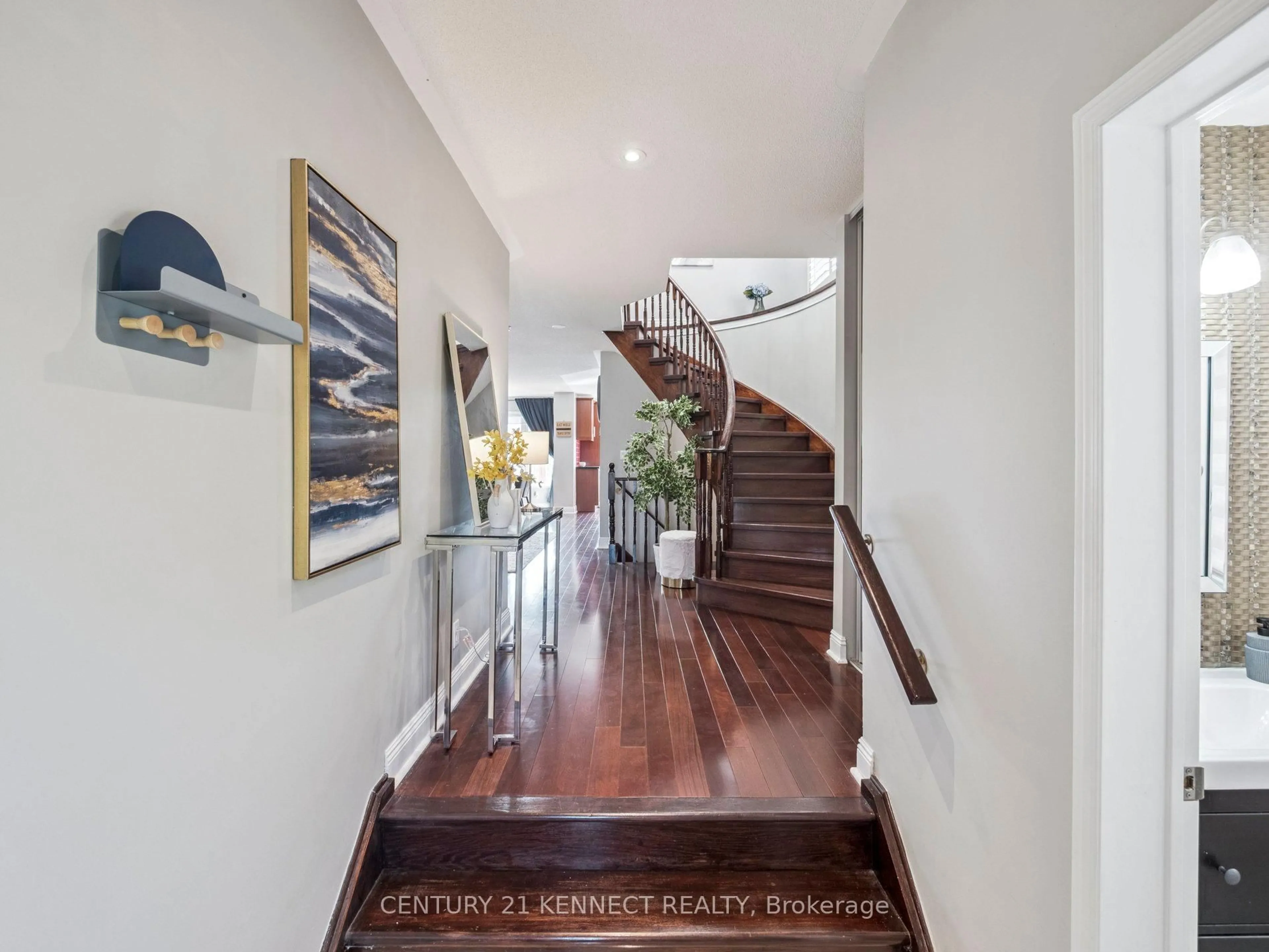 Indoor entryway for 69 Silver Stream Ave, Richmond Hill Ontario L4S 1Z2