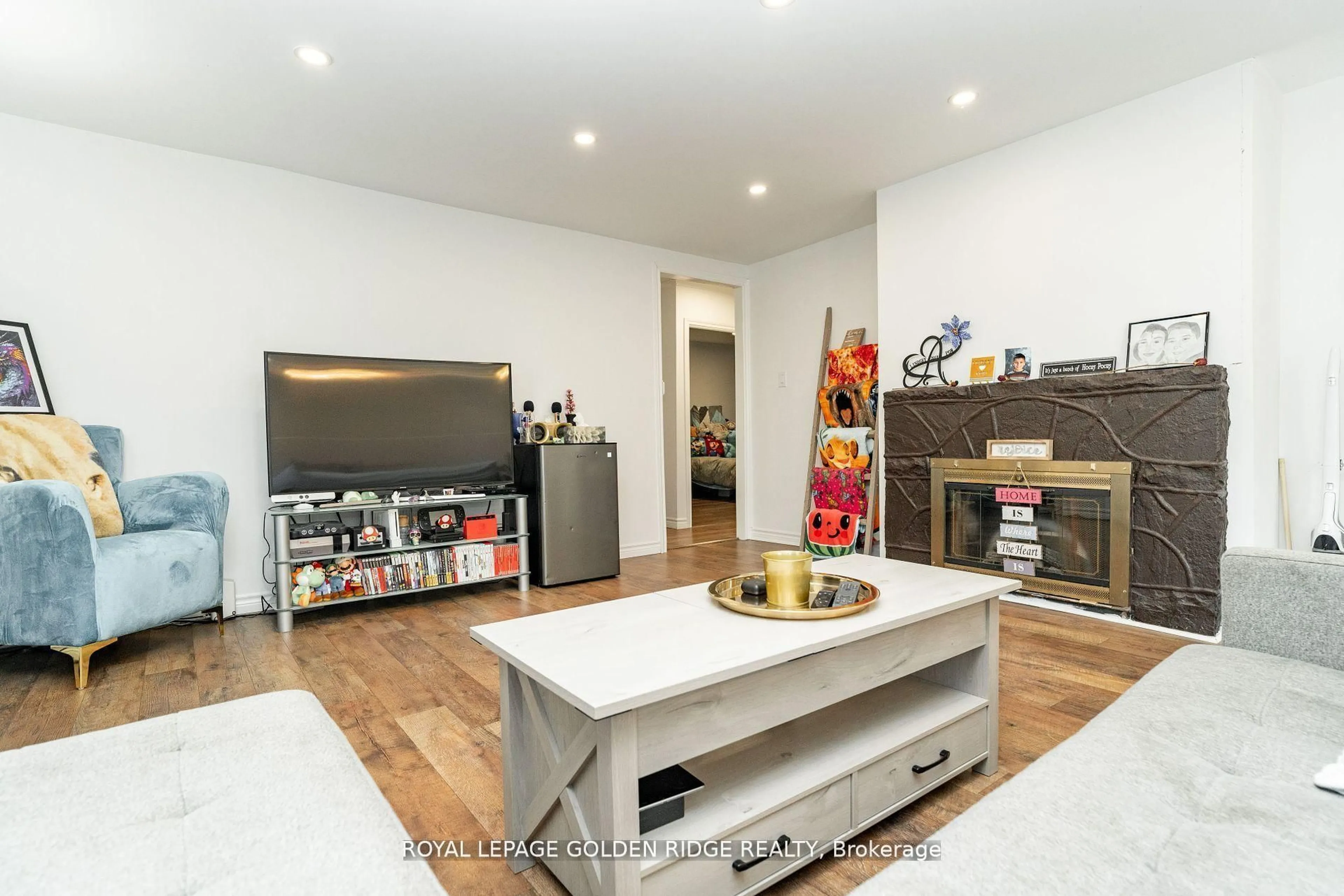 Unknown for 19 Lake Dr, Georgina Ontario L4P 1A2