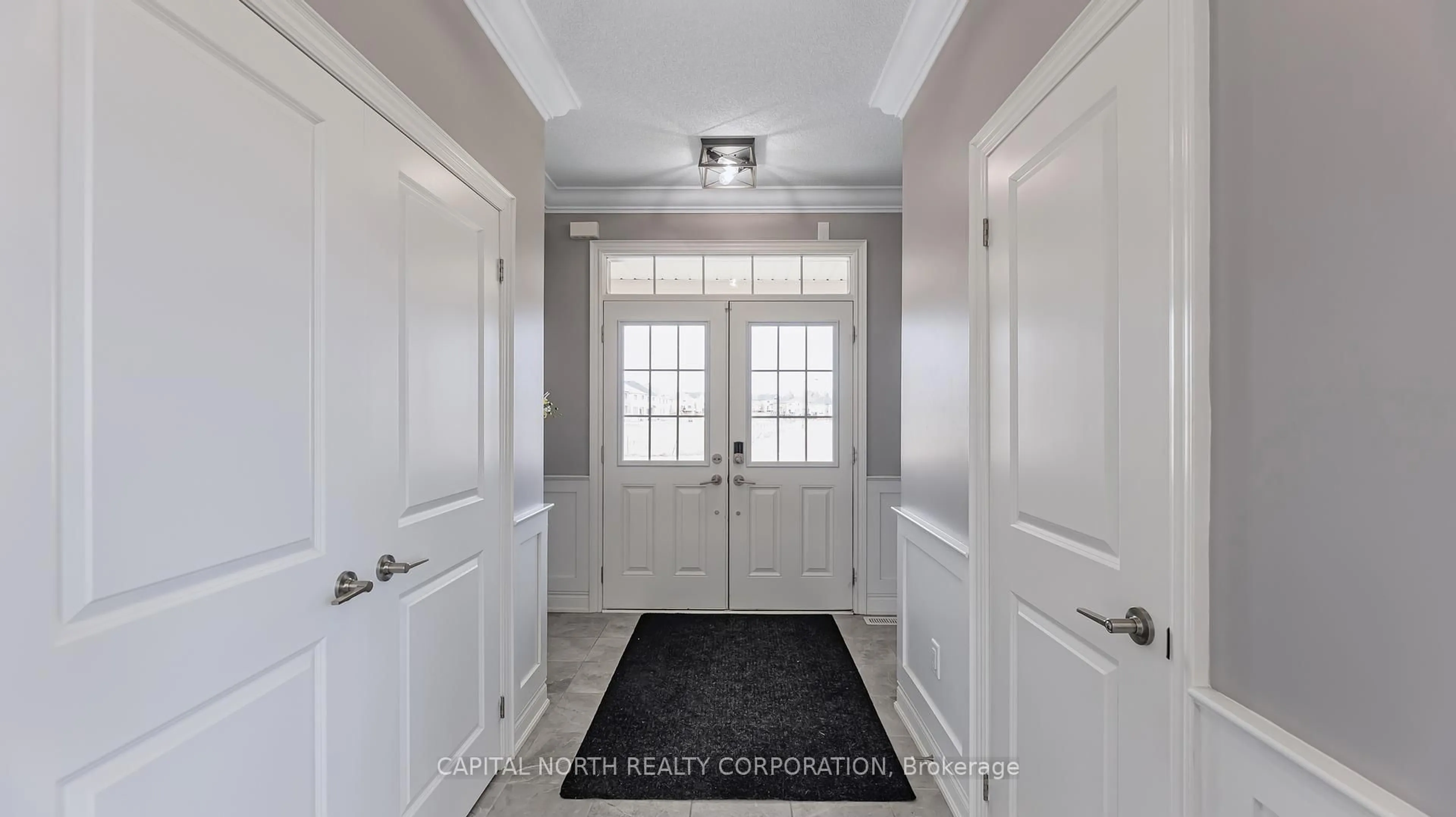 Indoor entryway for 126 Meadow Vista Cres, East Gwillimbury Ontario L9N 1M8