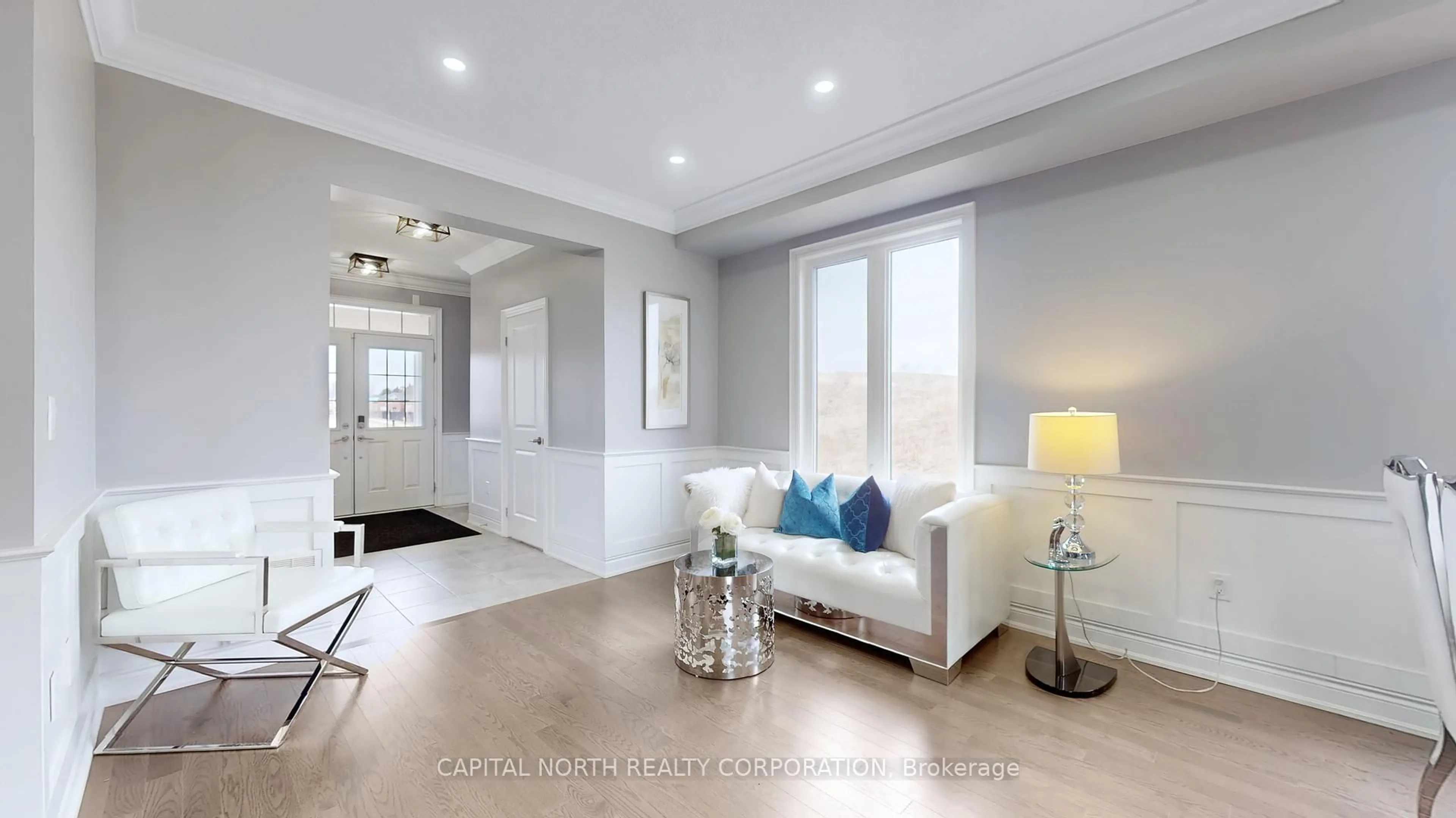Living room with furniture, unknown for 126 Meadow Vista Cres, East Gwillimbury Ontario L9N 1M8