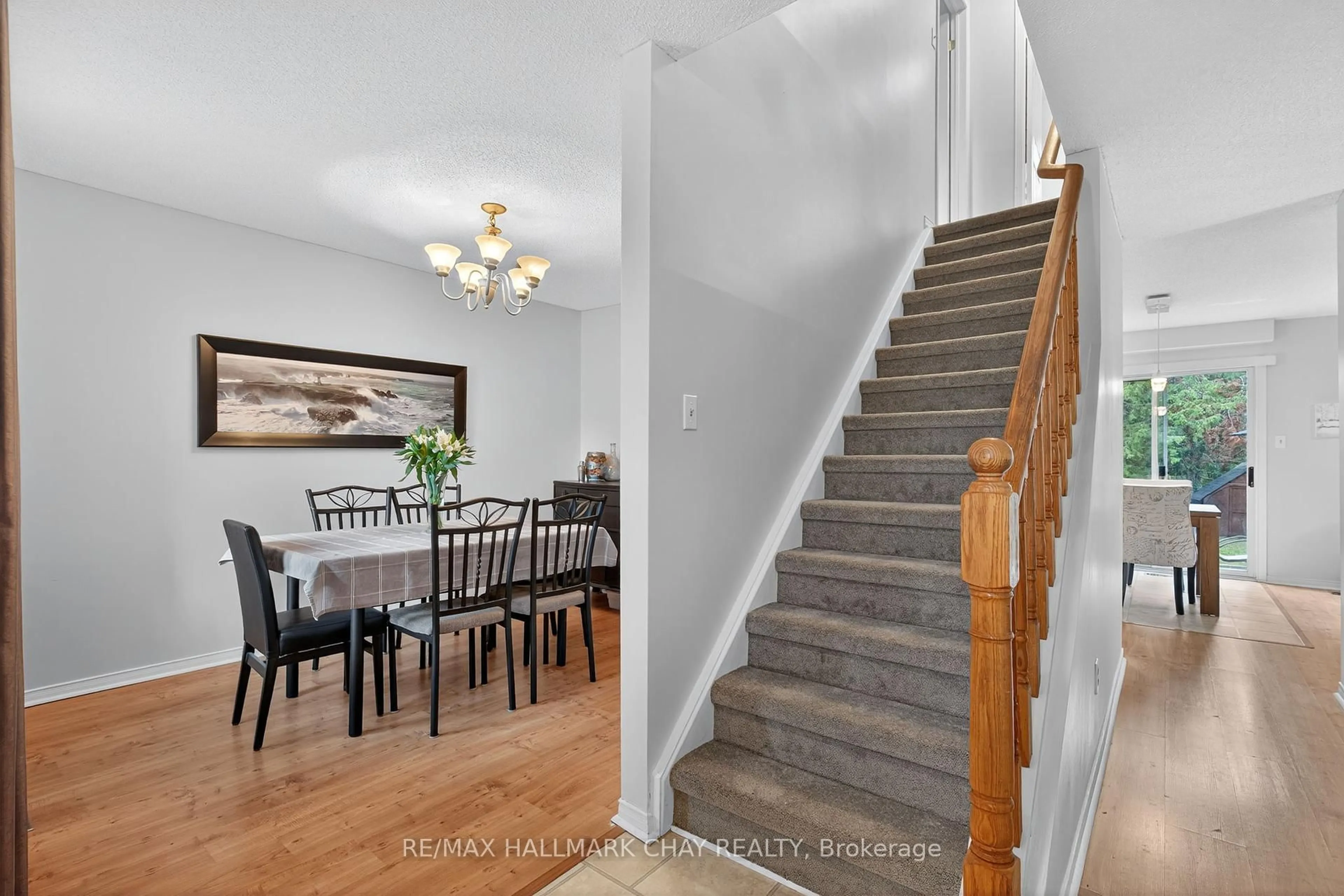 Dining room, unknown for 992 Anna Maria Ave, Innisfil Ontario L9S 1V5