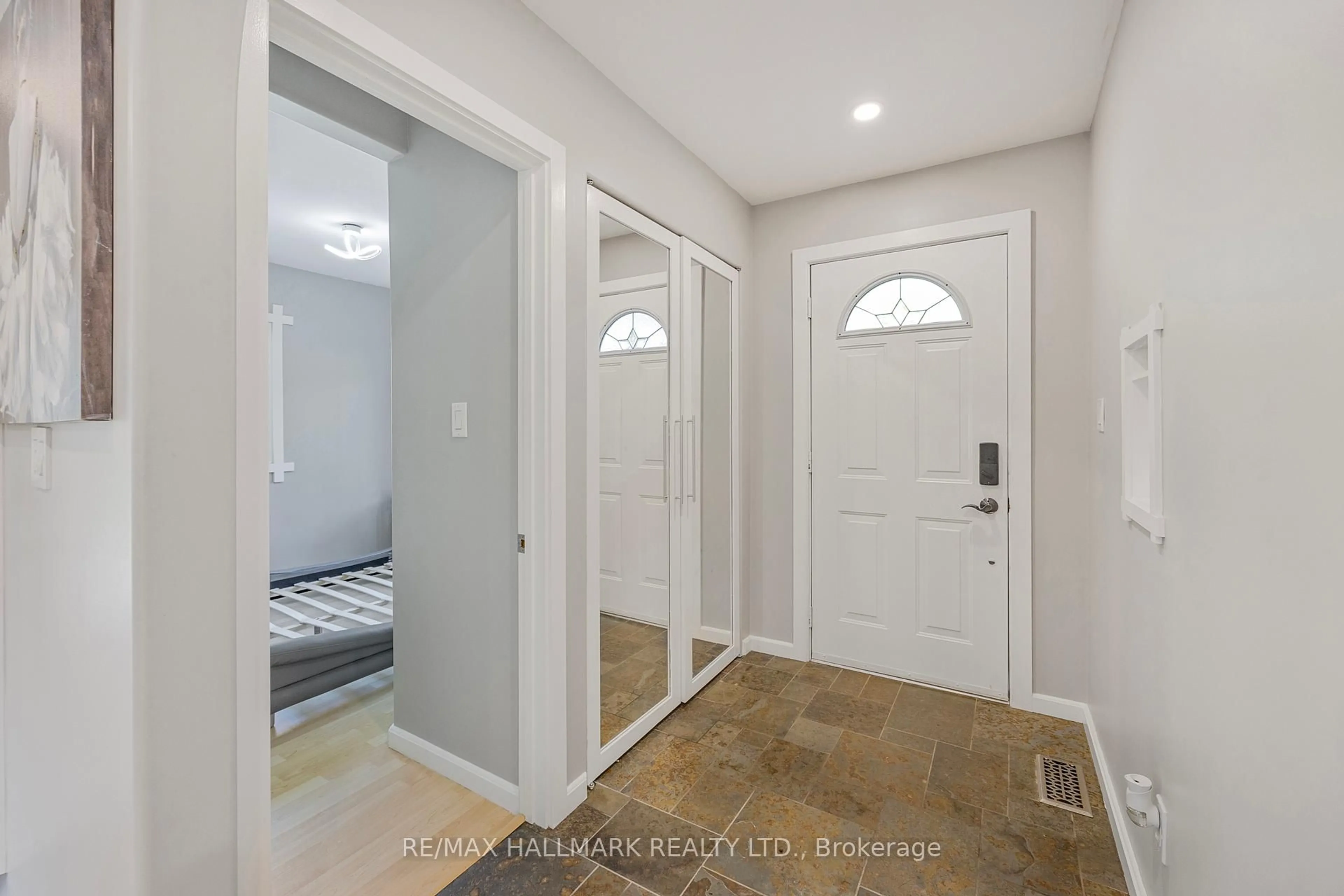 Indoor entryway for 31 Mitchell Ave, Whitchurch-Stouffville Ontario L4A 7X3